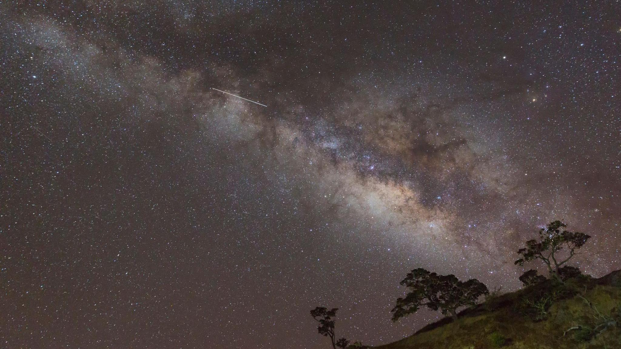 Southern Delta Aquariids Meteor in Milky Way.