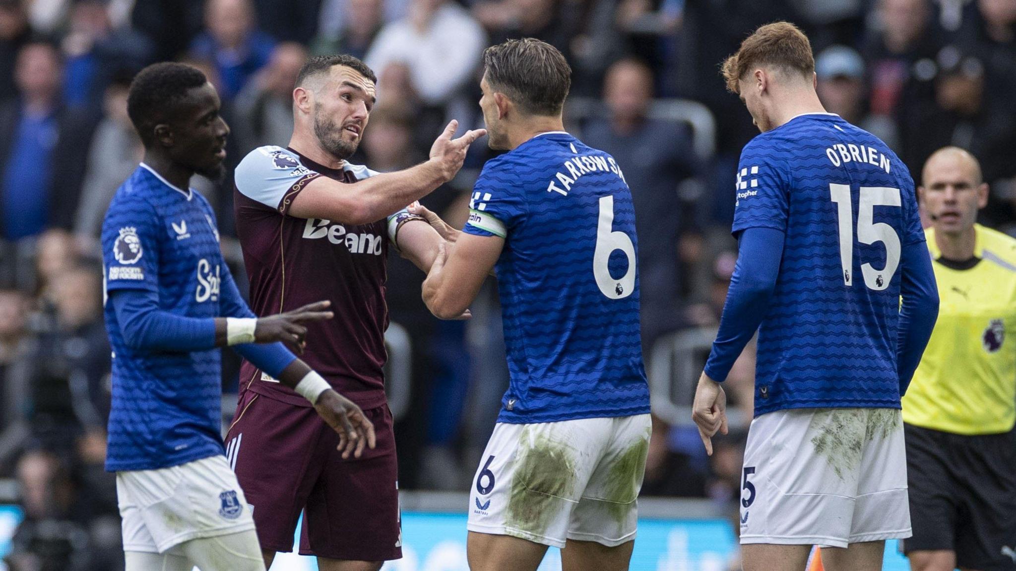 John McGinn argues with James Tarkowski during the match against Everton