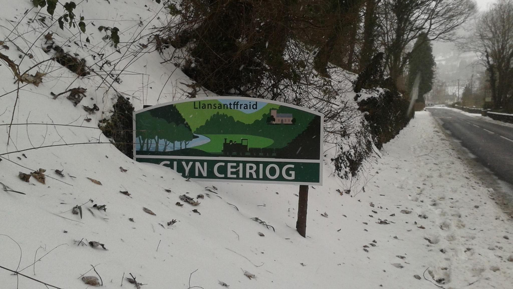 Glynceiriog yn yr eira