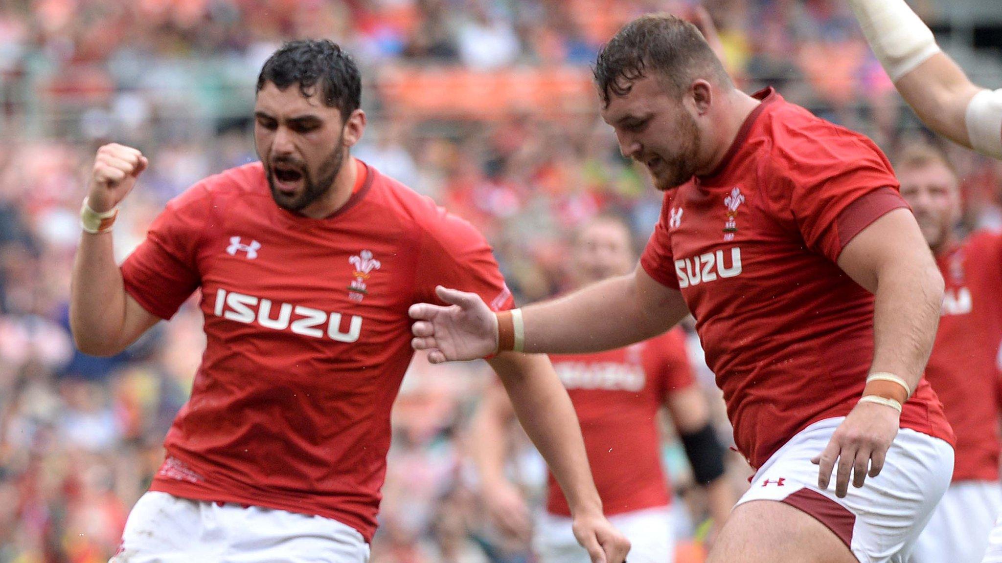 Wales celebrate Williams try