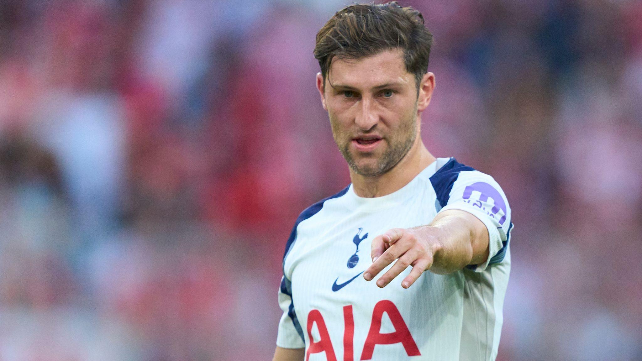 Ben Davies points during a Spurs game