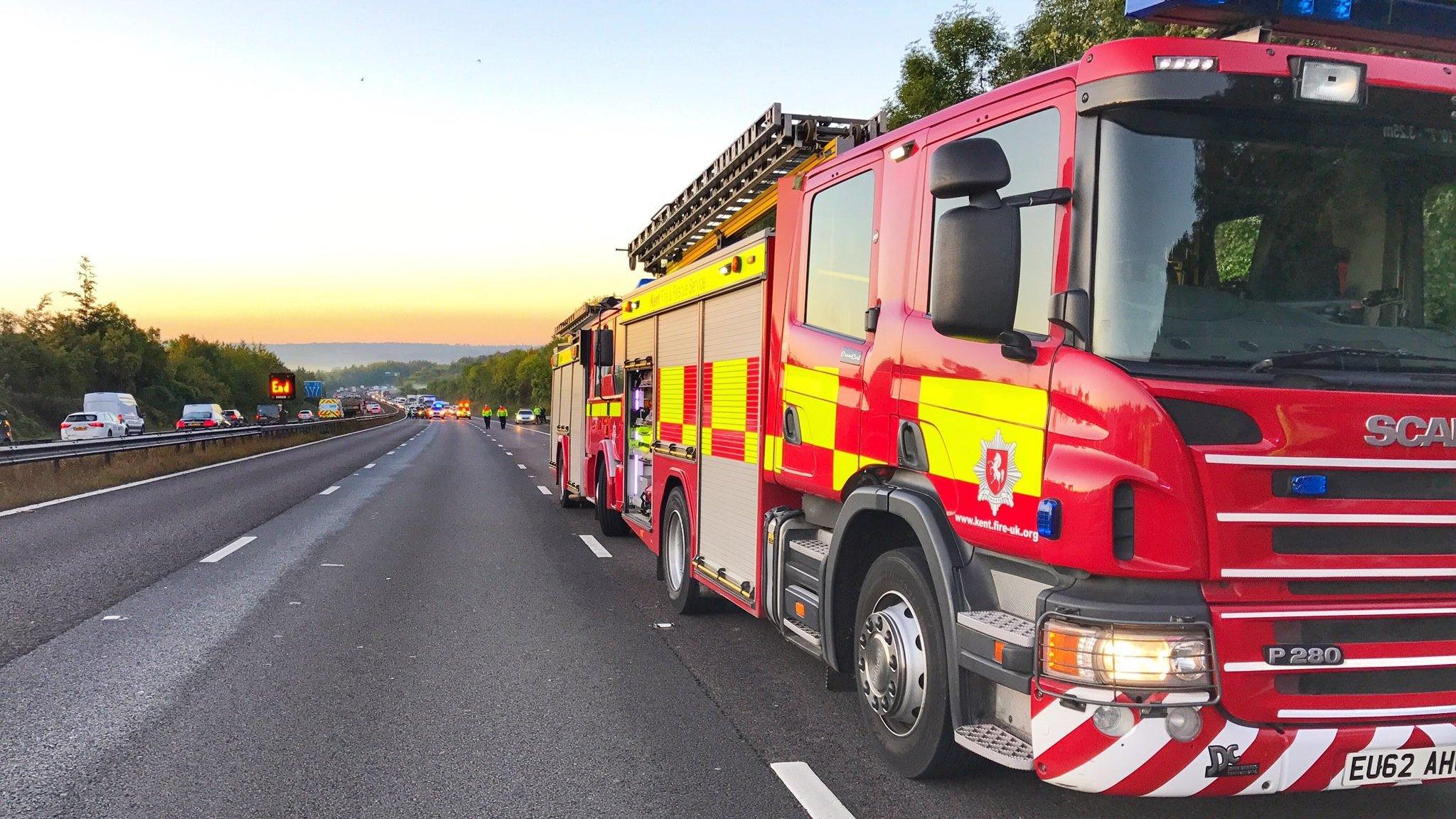 Leave space plea after RAC van hit by car on M4 hard shoulder - BBC News