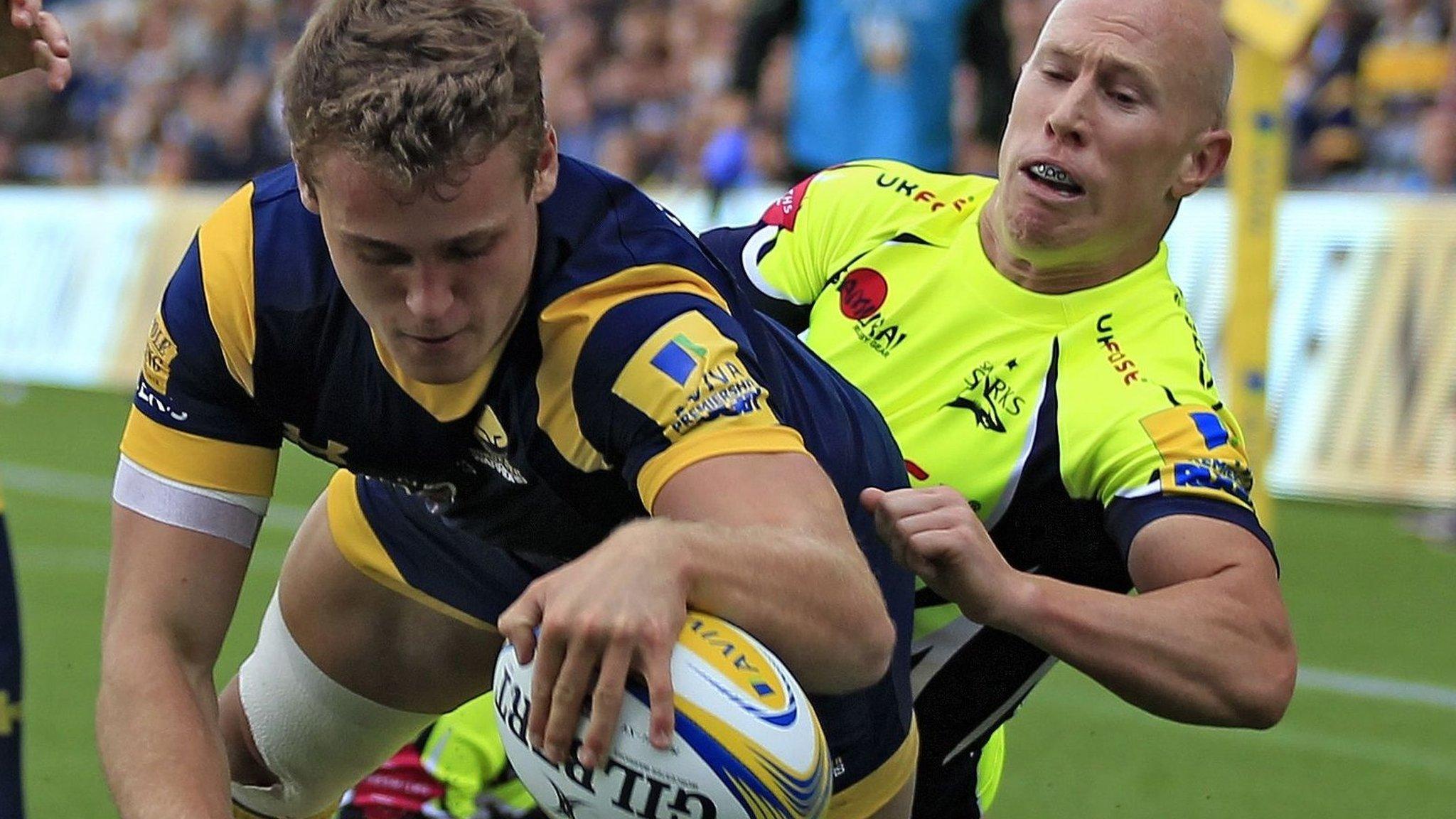 Worcester Warriors' Jamie Shillcock scores his side's first try