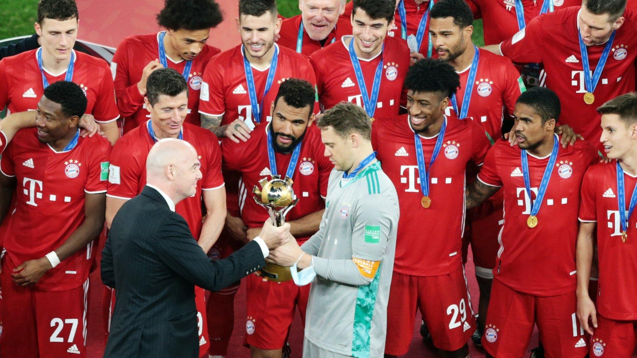 Bayern Munich with the Club World Cup trophy