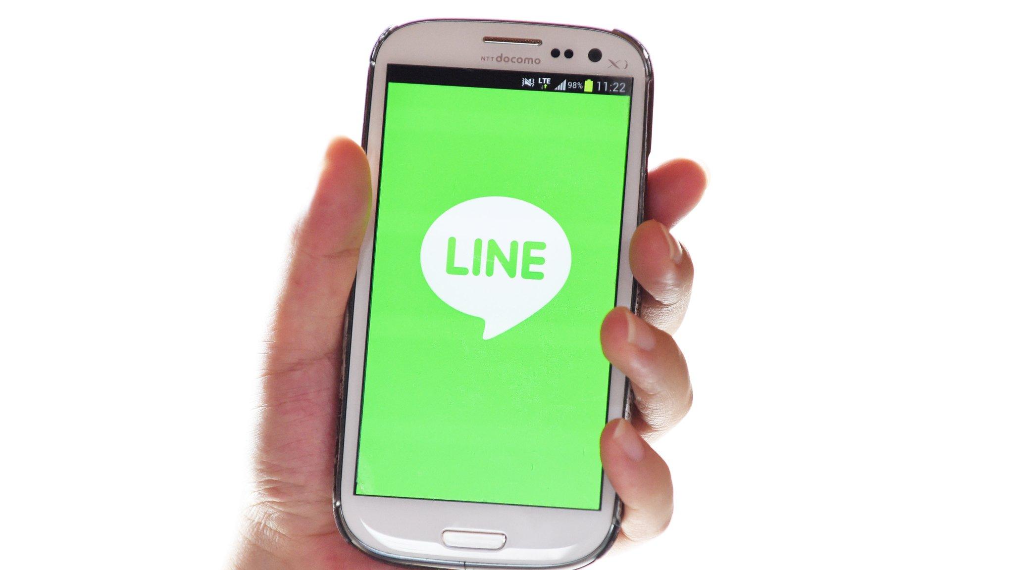 Line app is displayed on a Samsung Galaxy phone