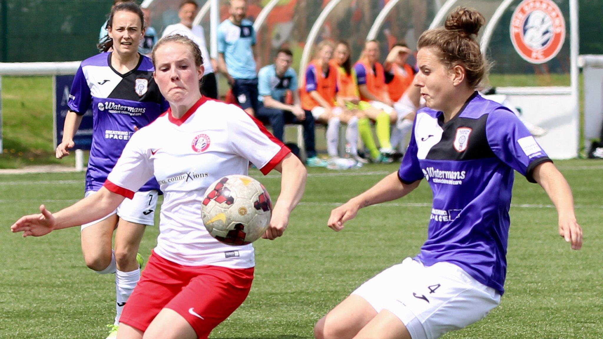 Glasgow City's Hayley Lauder (right)