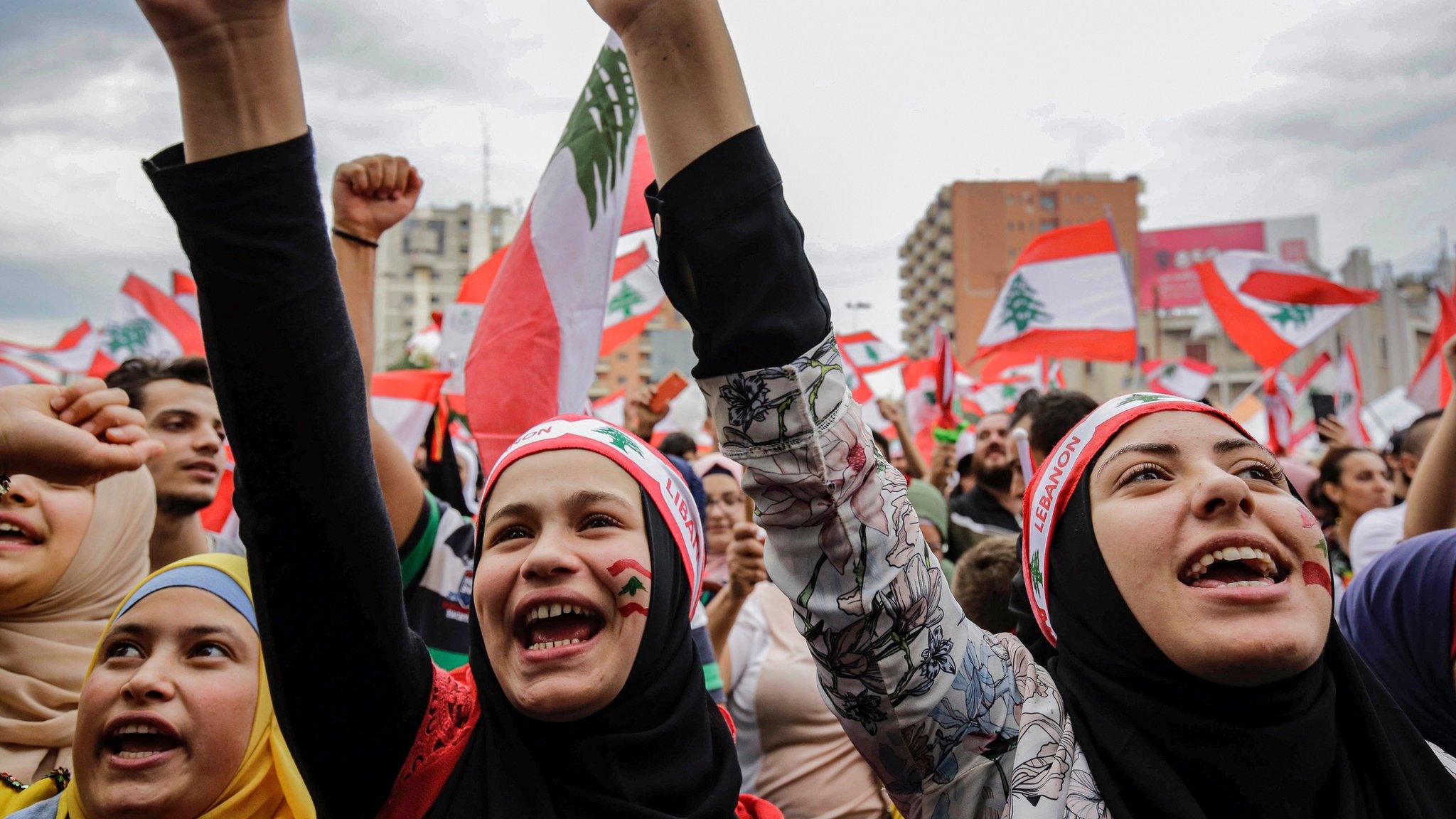 Anti-government protesters at al-Nour Square in Tripoli, Lebanon (23 October 2019)