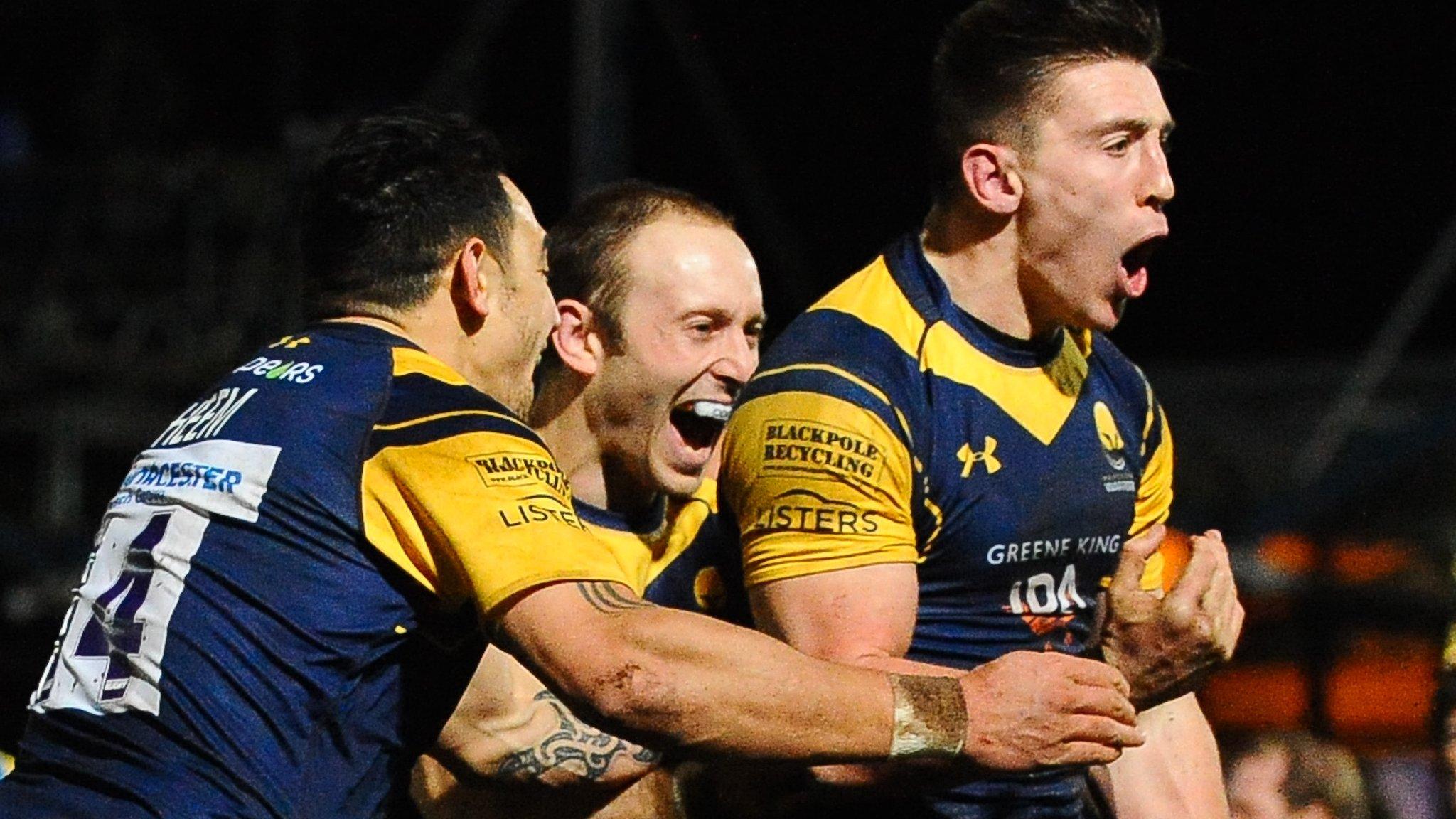 Worcester celebrate try against London Irish