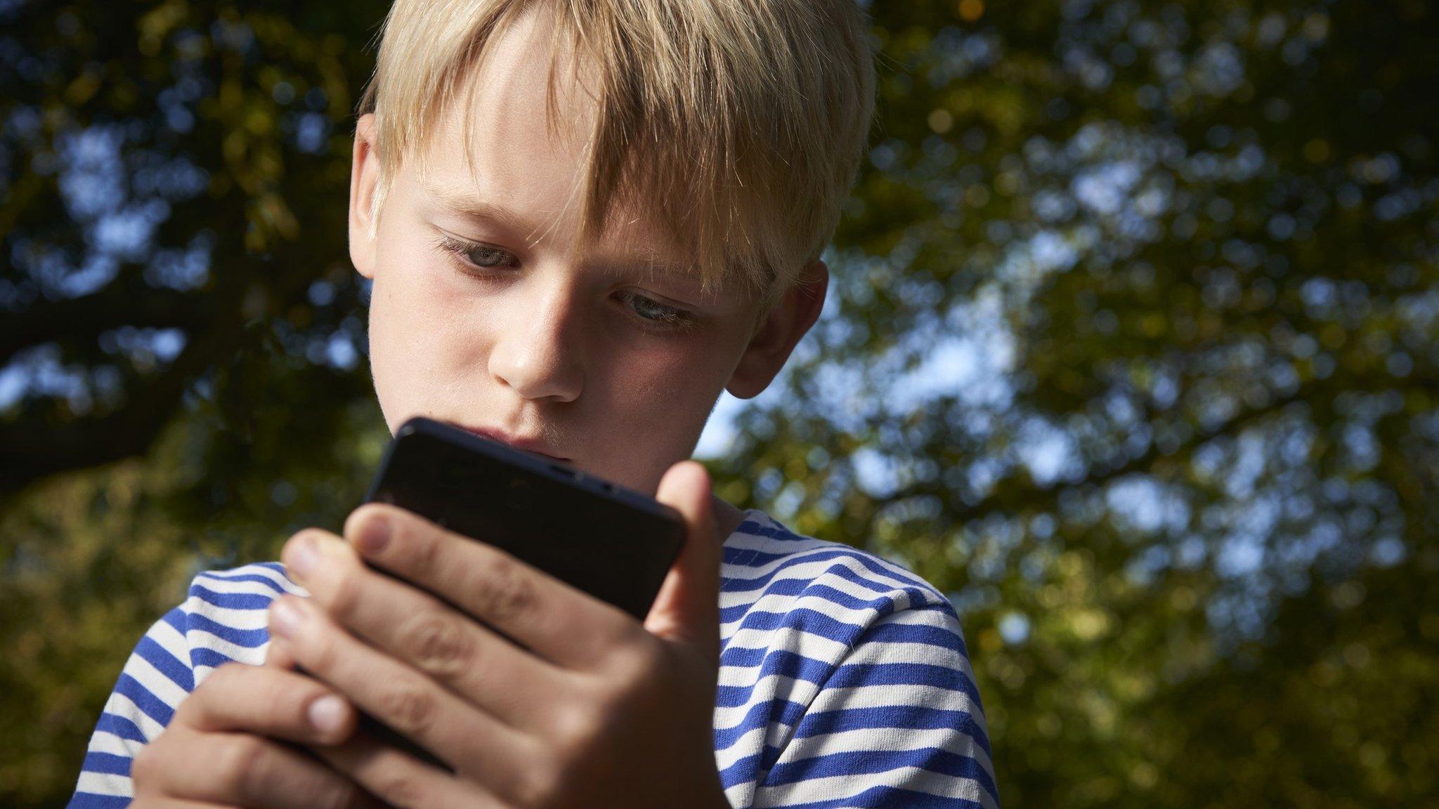 Child on smartphone