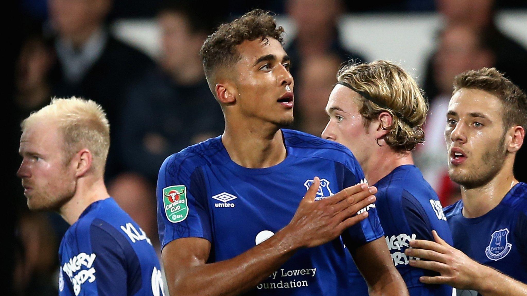 Dominic Calvert-Lewin (centre)