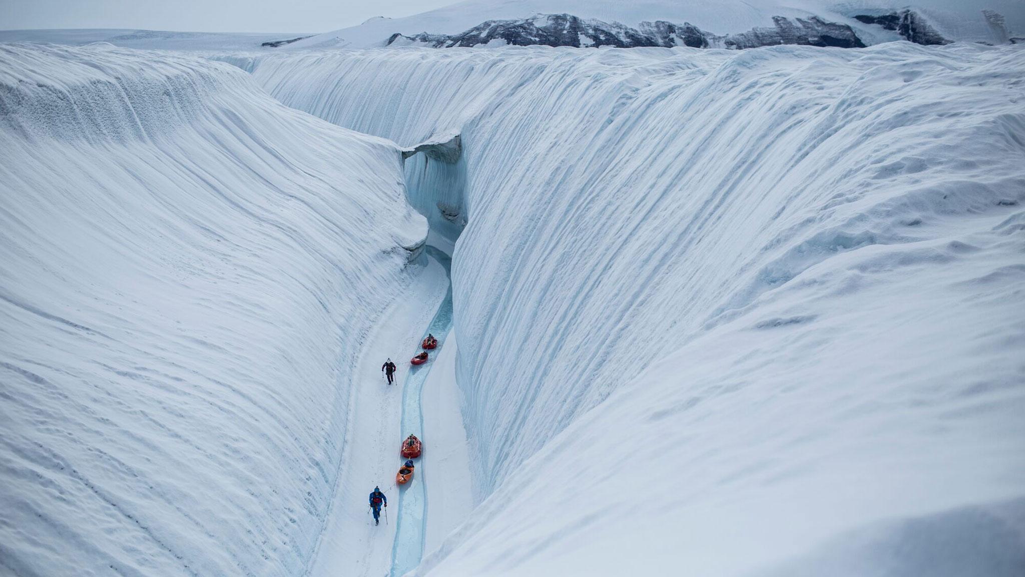Dealbh bho Into Twin Galaxies - A Greenland Epic