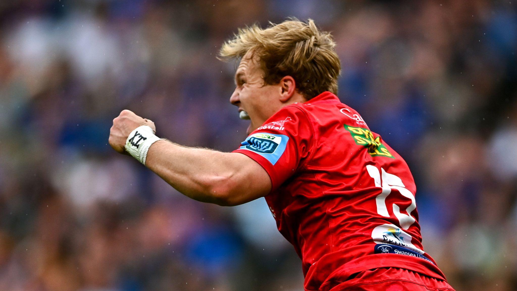 Blair Murray celebrates scoring for Scarlets against Leinster