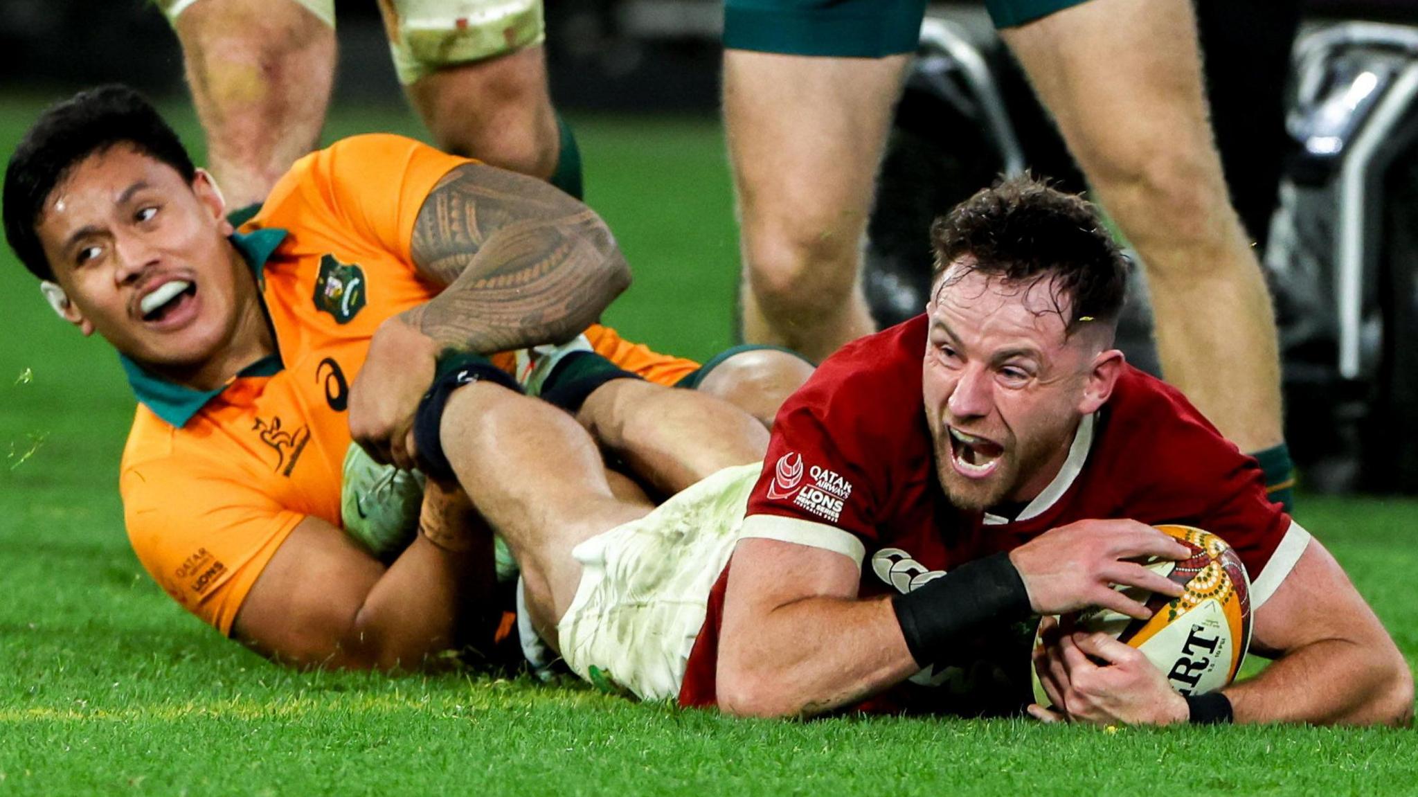 Hugo Keenan celebrates his winning try