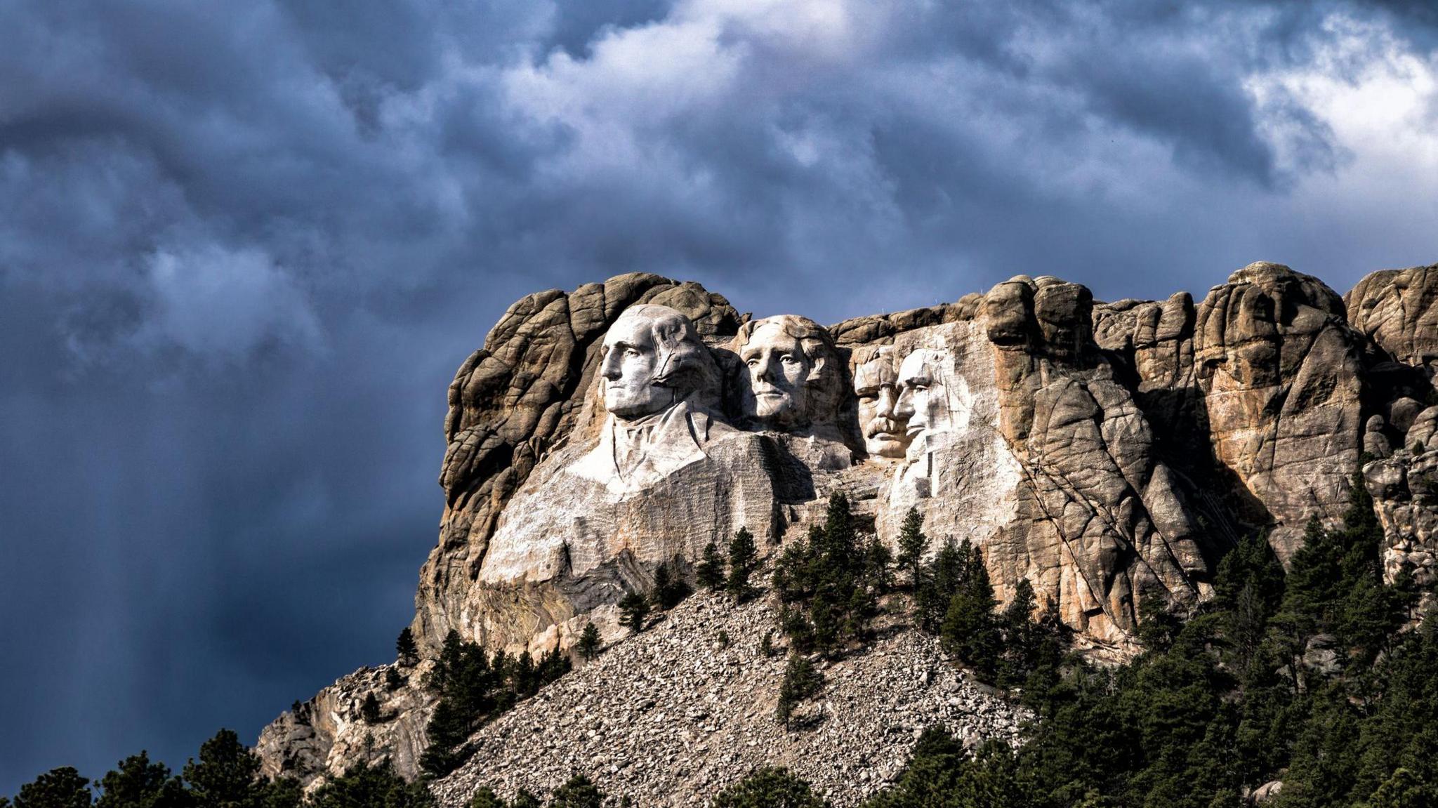 A side view of Mount Rushmore.
