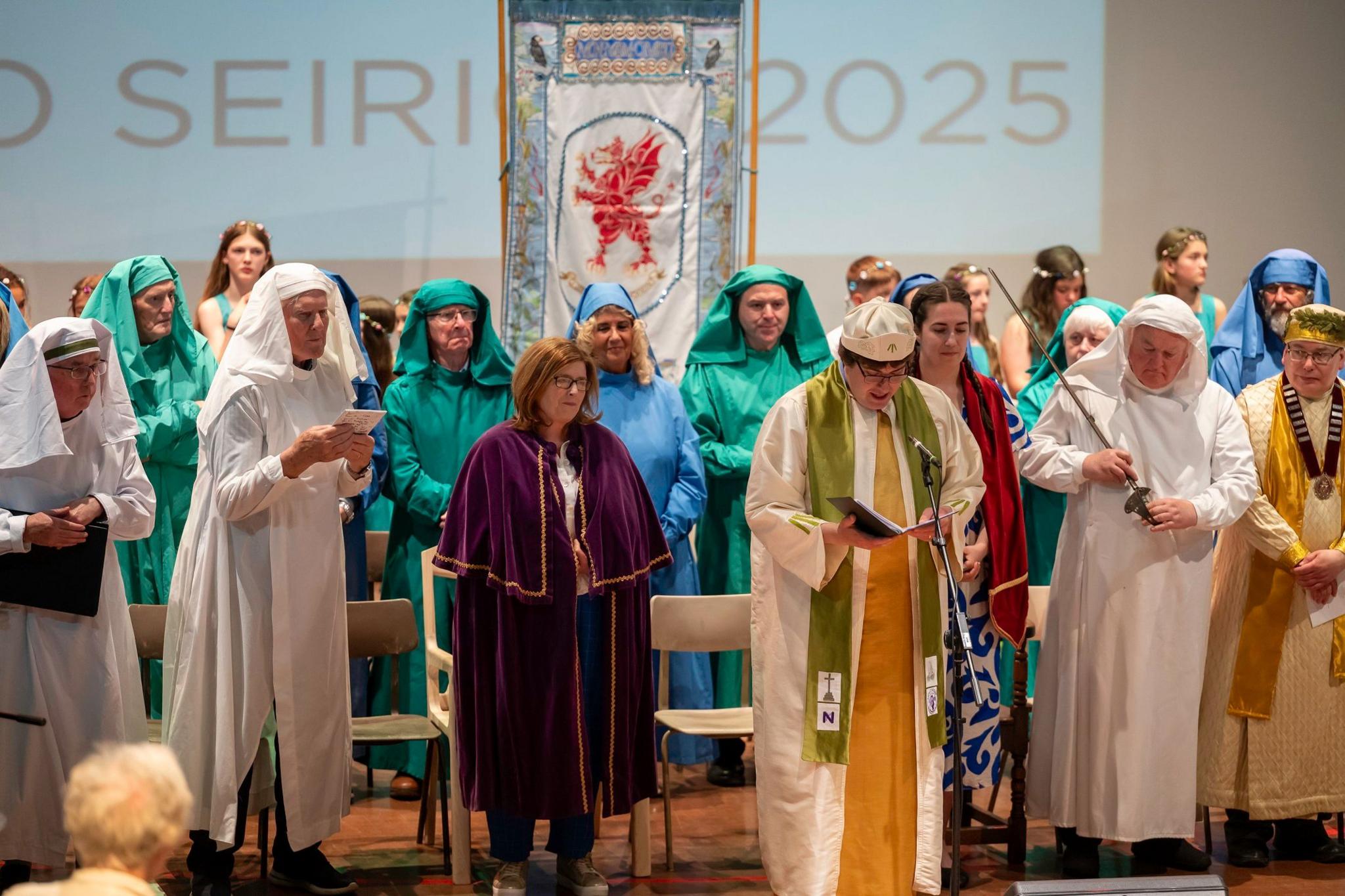 Enillydd cadair Eisteddfod Mon