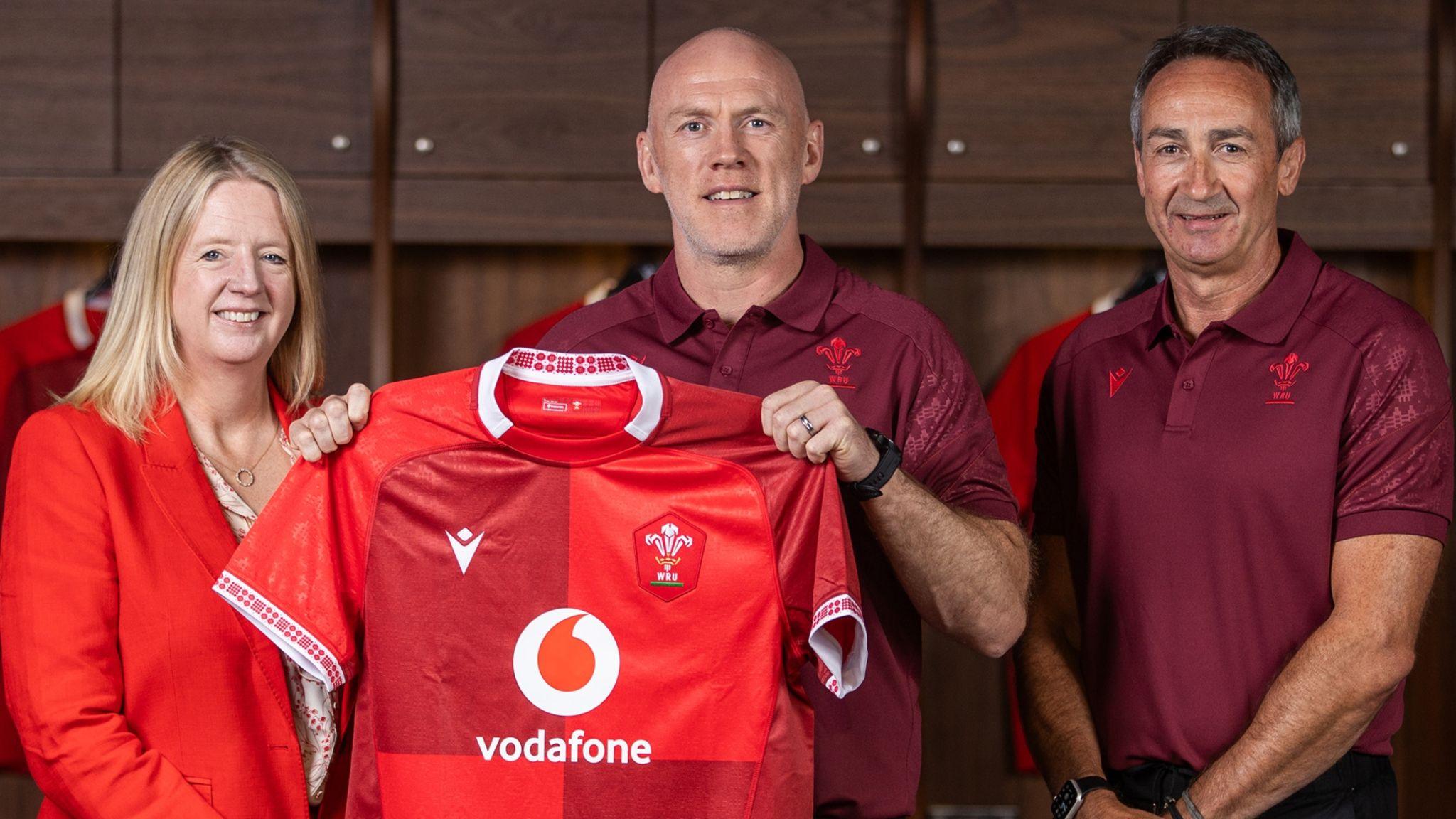 Wales senior mens head coach Steve Tandy (centre) with chief executive Abi Tierney (left) and director of rugby and elite performance Dave Reddin (right)