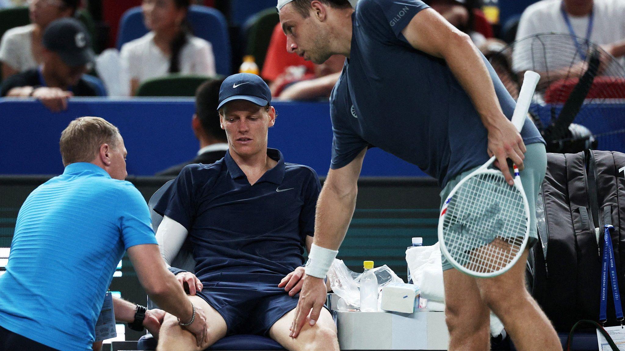 Jannik Sinner receives medical treatment