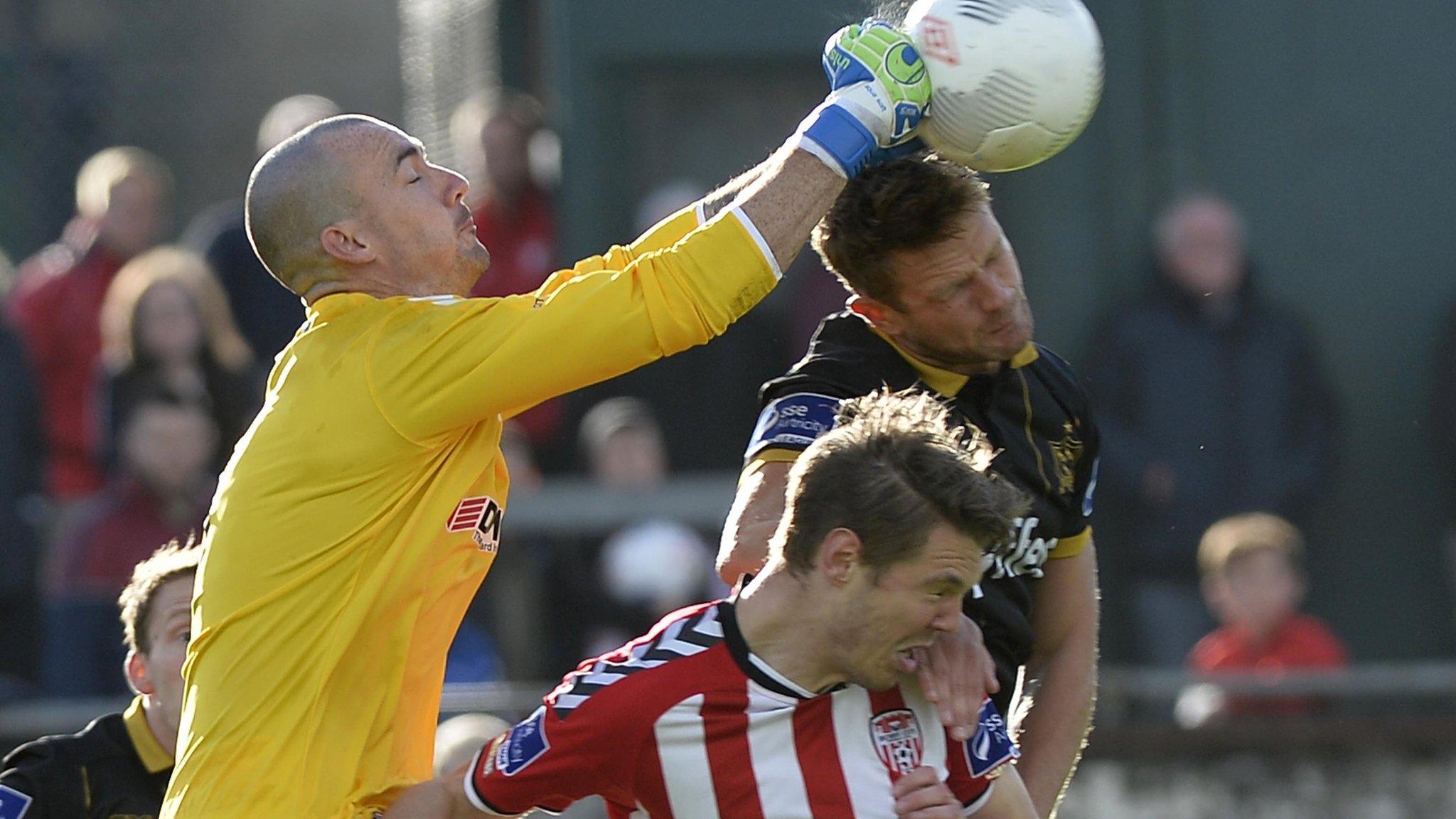 Derry keeper Gerard Doherty punches clear to deny Dundalk's Daryl Horgan