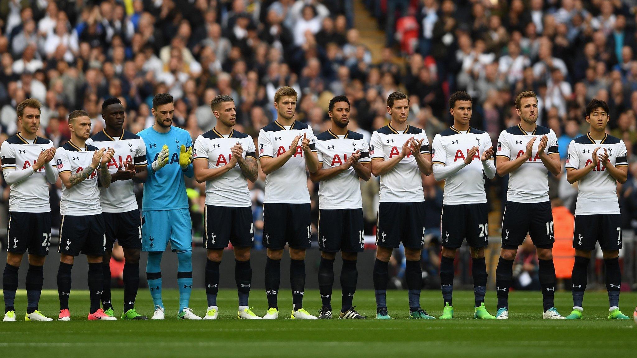 Spurs player pay tribute