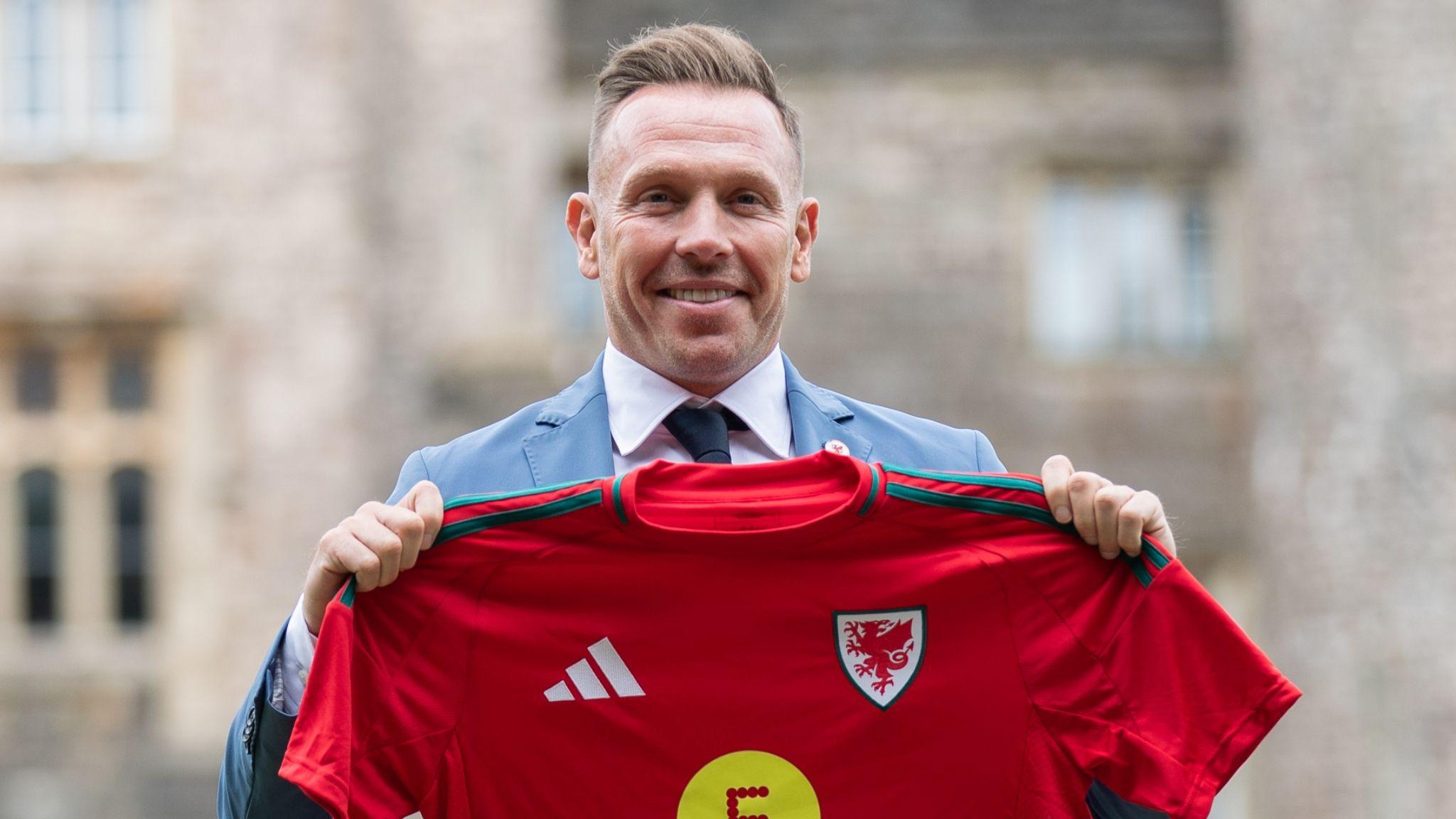 Craig Bellamy poses with the Wales shirt