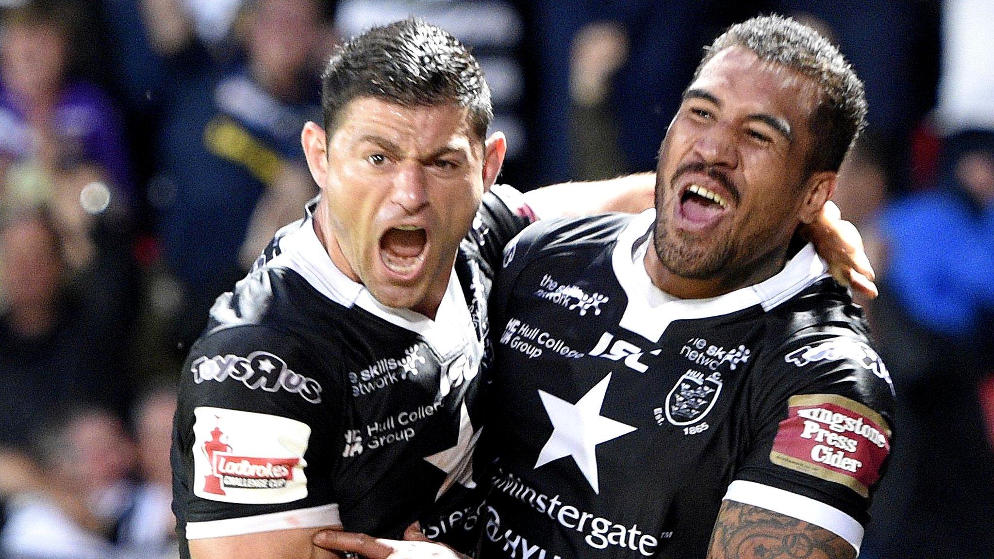Fetuli Talanoa (right) celebrates his try for Hull FC with Mark Minichiello