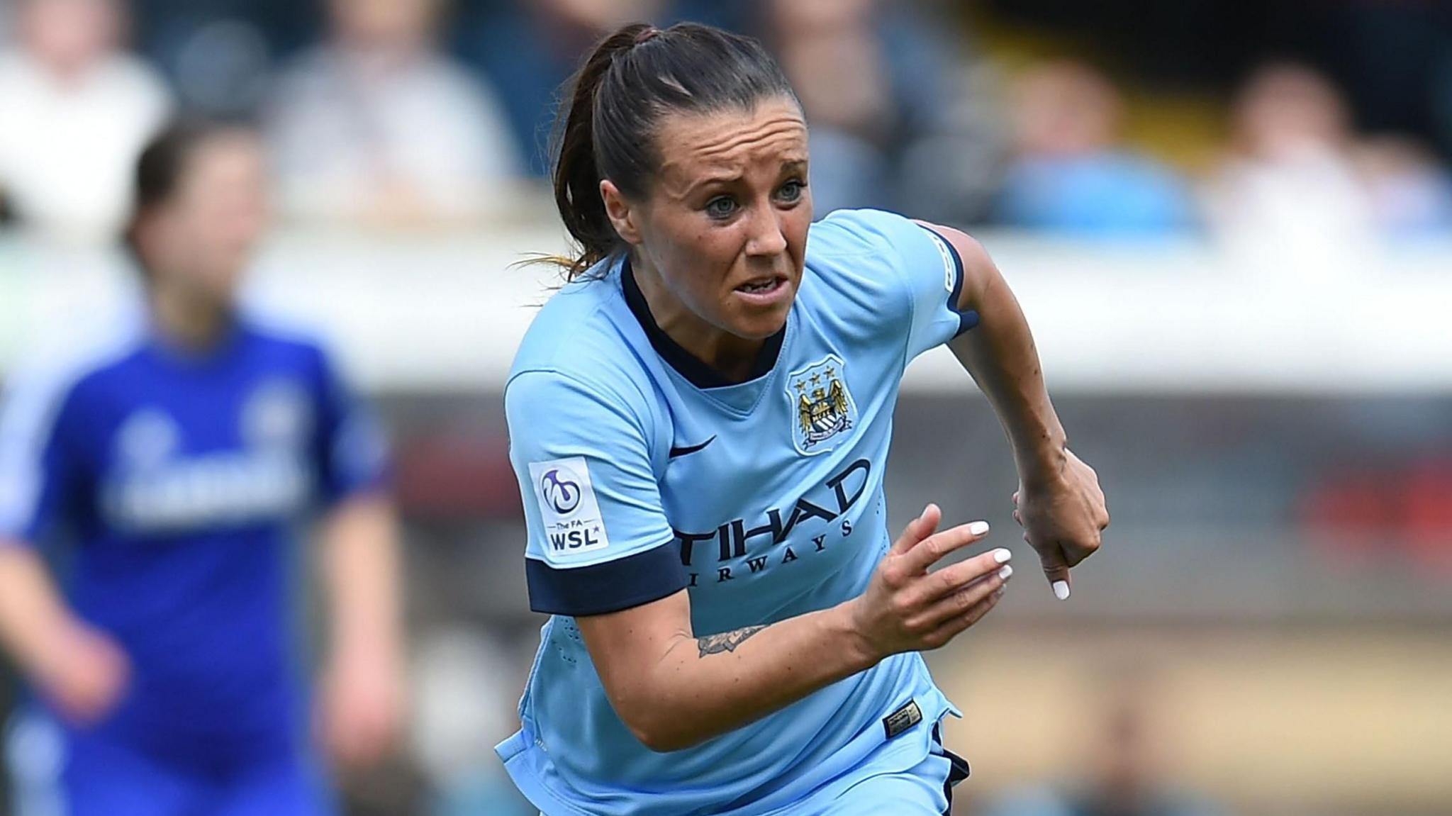 Natasha Harding yn chwarae i Manchester City