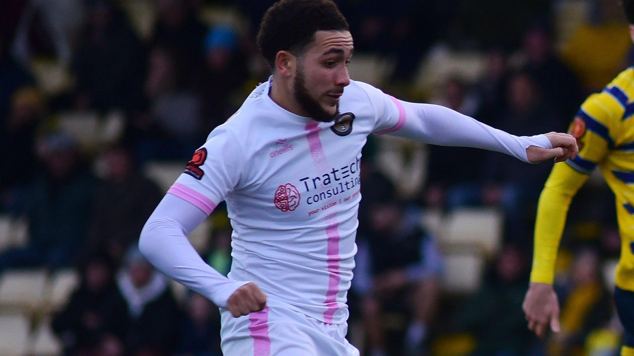 Millar Matthews-Lewis in action for Hemel Hempstead Town