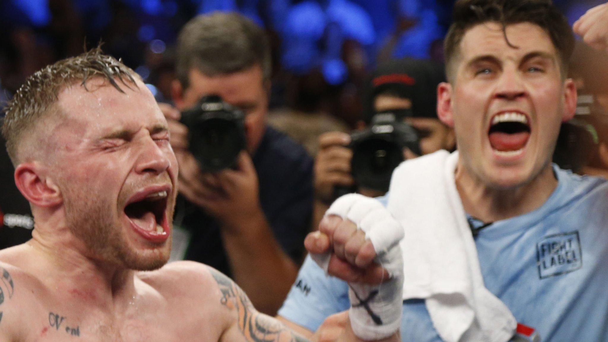 Carl Frampton outpointed WBA featherweight champion Leo Santa Cruz