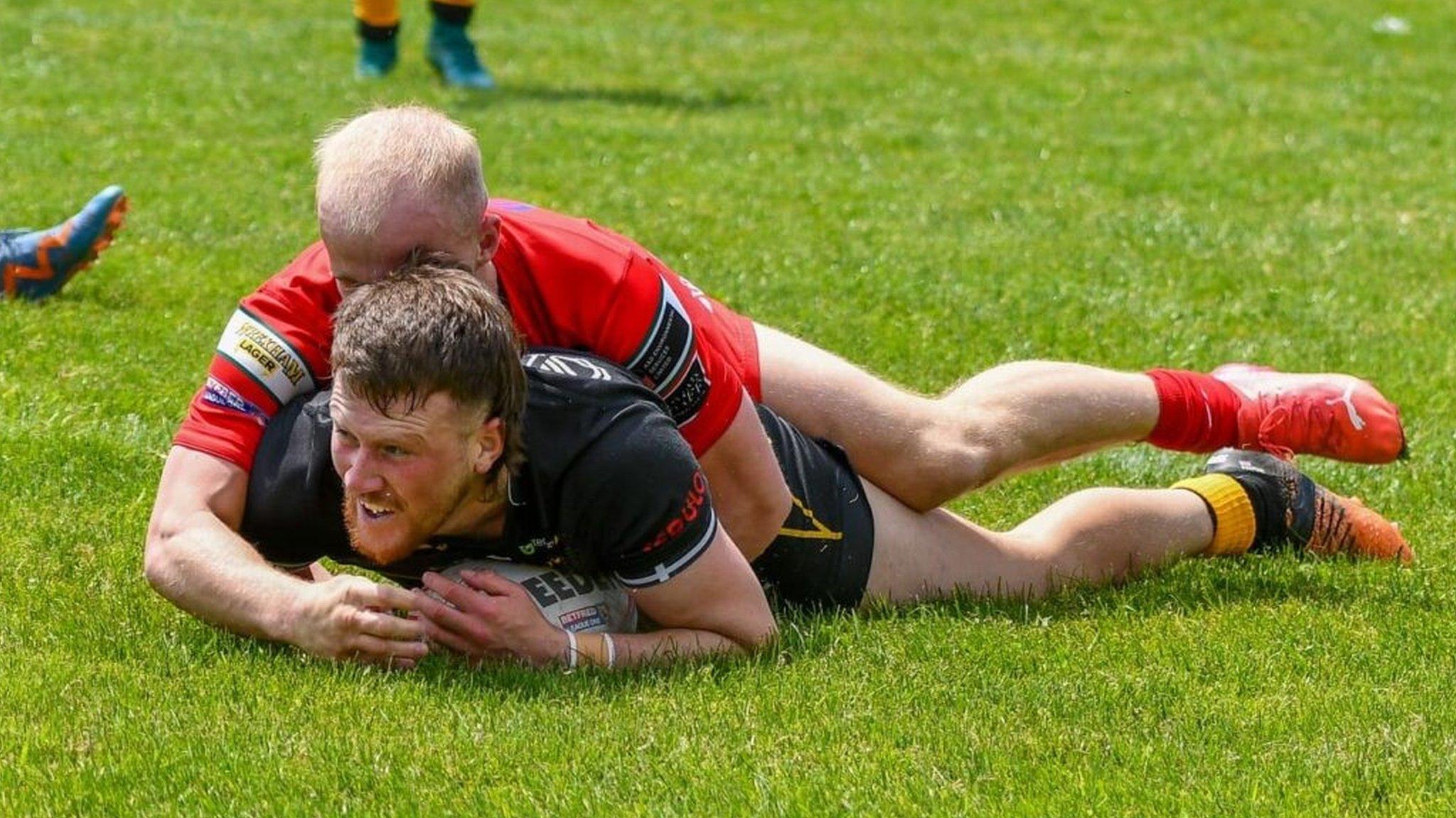 Liam Whitton scores a try for Cornwall