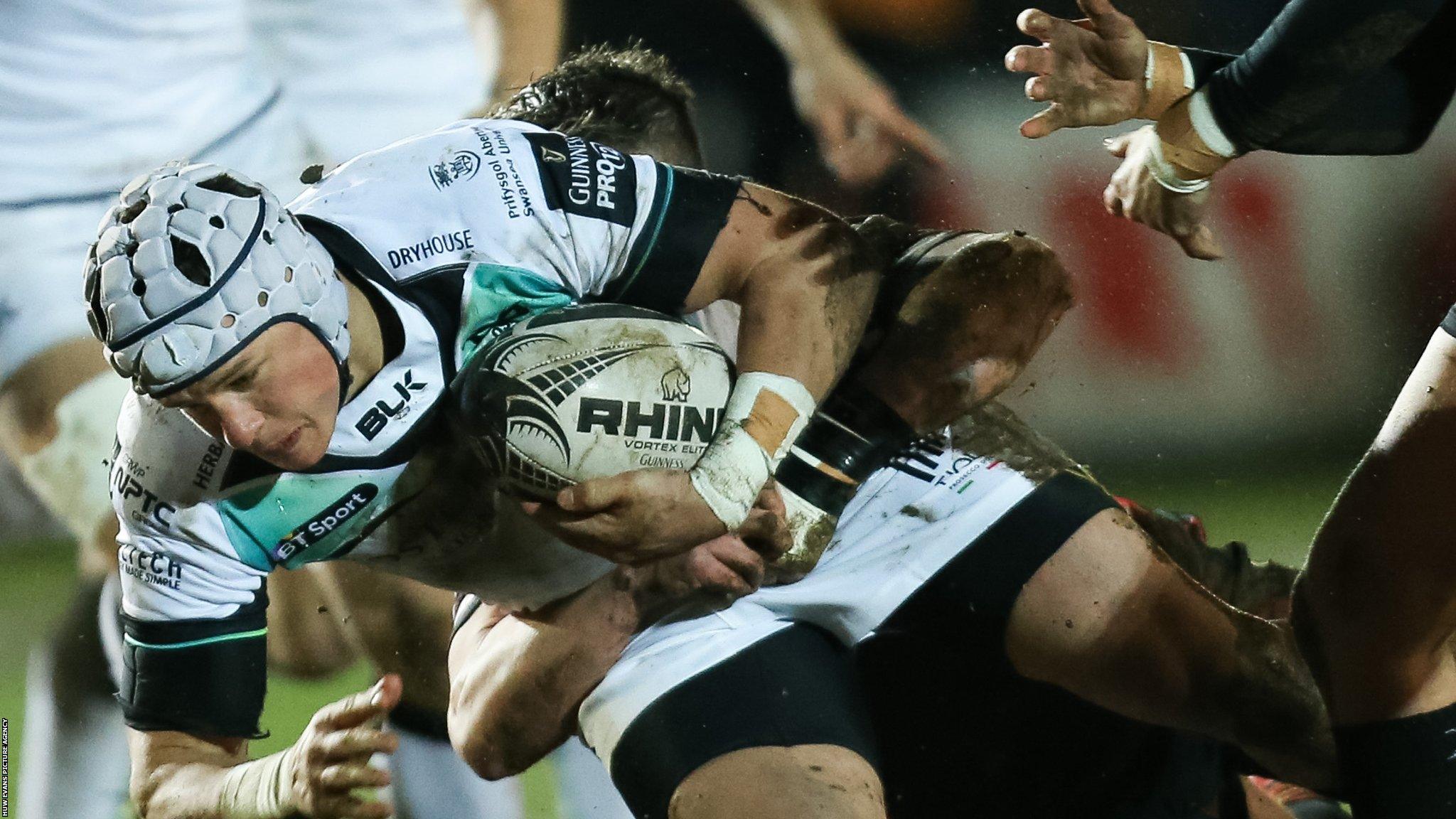 Hanno Dirksen of Ospreys takes on Angus O’Brien of Newport Gwent Dragons