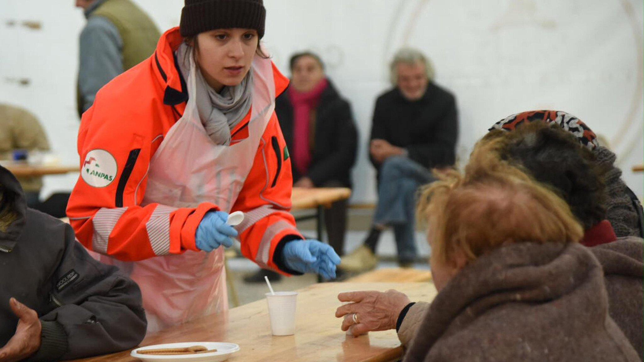 People are assisted at a makeshift camp set up in a sports ground in Norcia, Italy (31 Oct 2016)