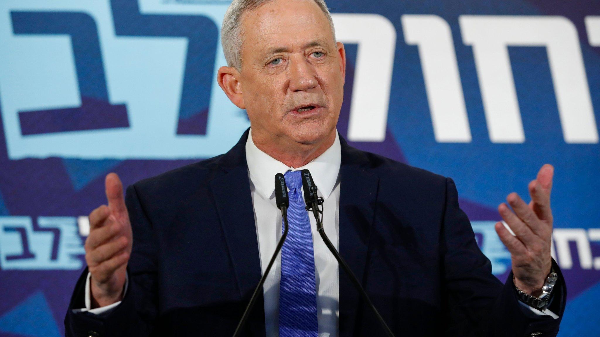 Benny Gantz speaks to journalists in Tel Aviv (20 November 2019)