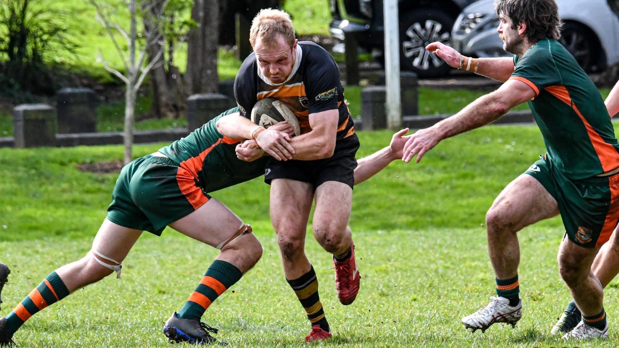 Tom Rowland runs with the ball for Eden Lizards