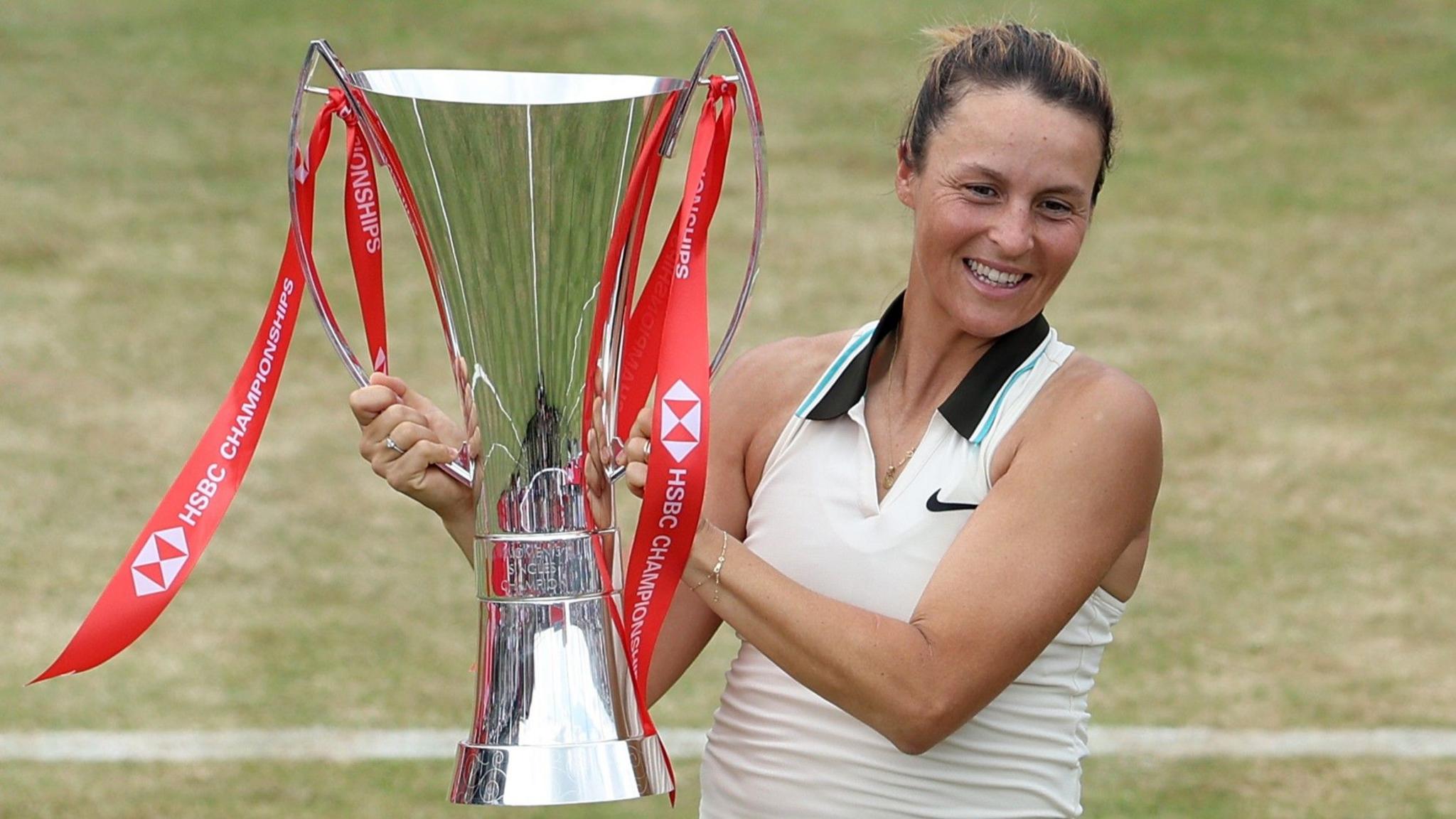 Tatjana Maria with the trophy at Queen's Club in 2025