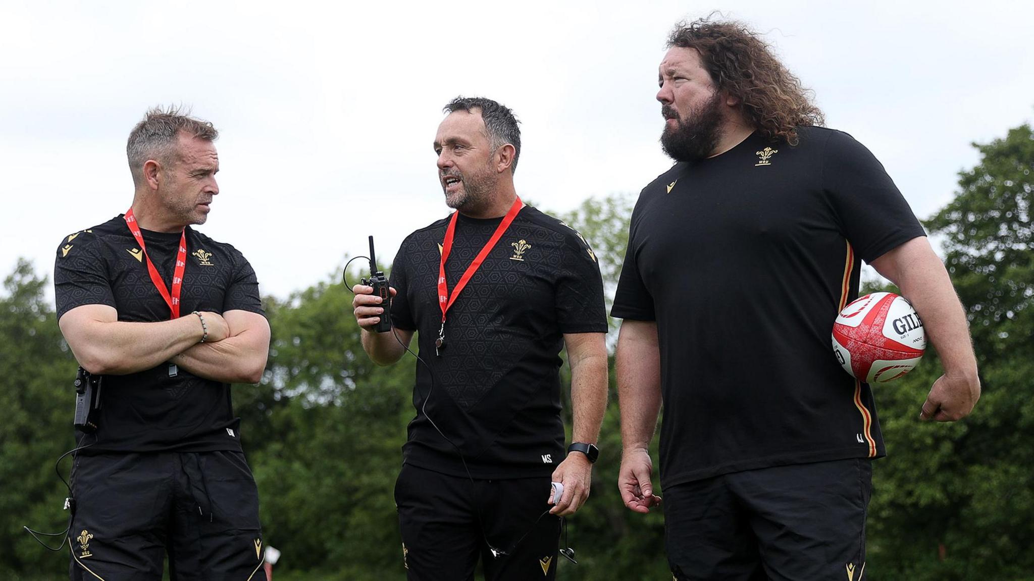 Wales caretaker head coach Matt Sherratt (centre) talks with Danny Wilson (left) and Adam Jones (right)