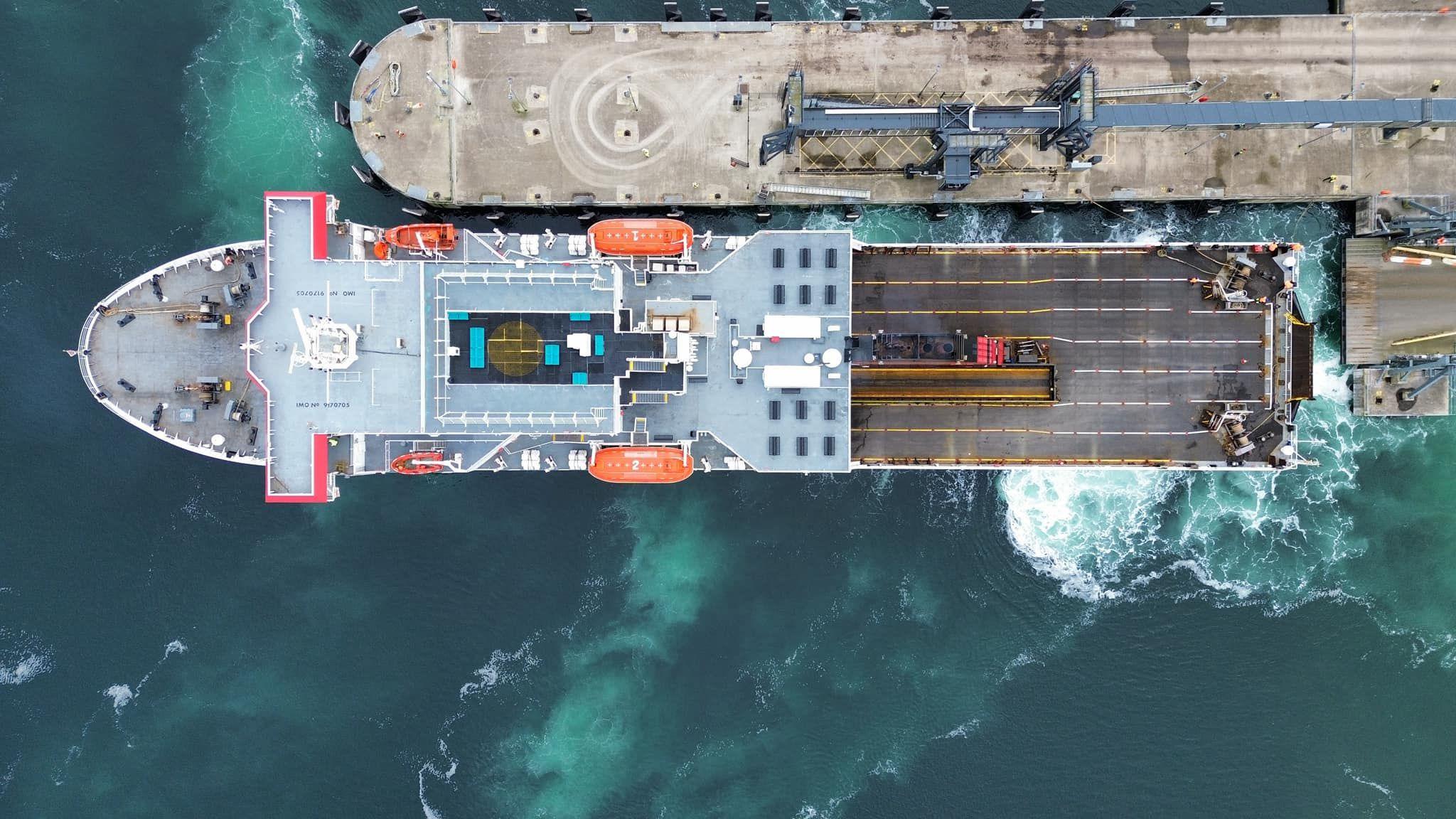 A drone shot looking down at the ferry Ben My Chree which shows it is wider than the jetty at Brodick