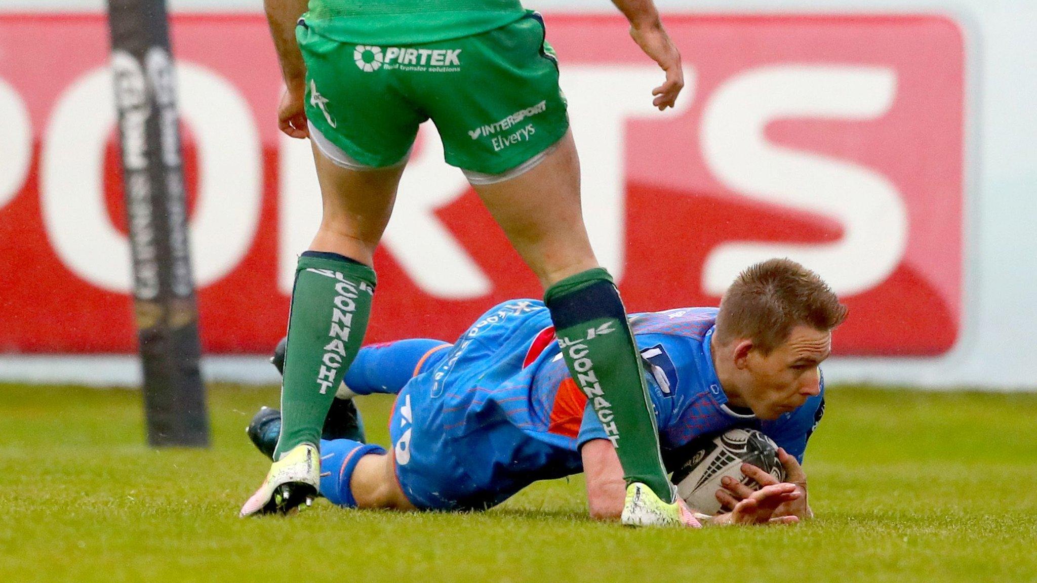 Liam Williams touches down for Scarlets against Connacht