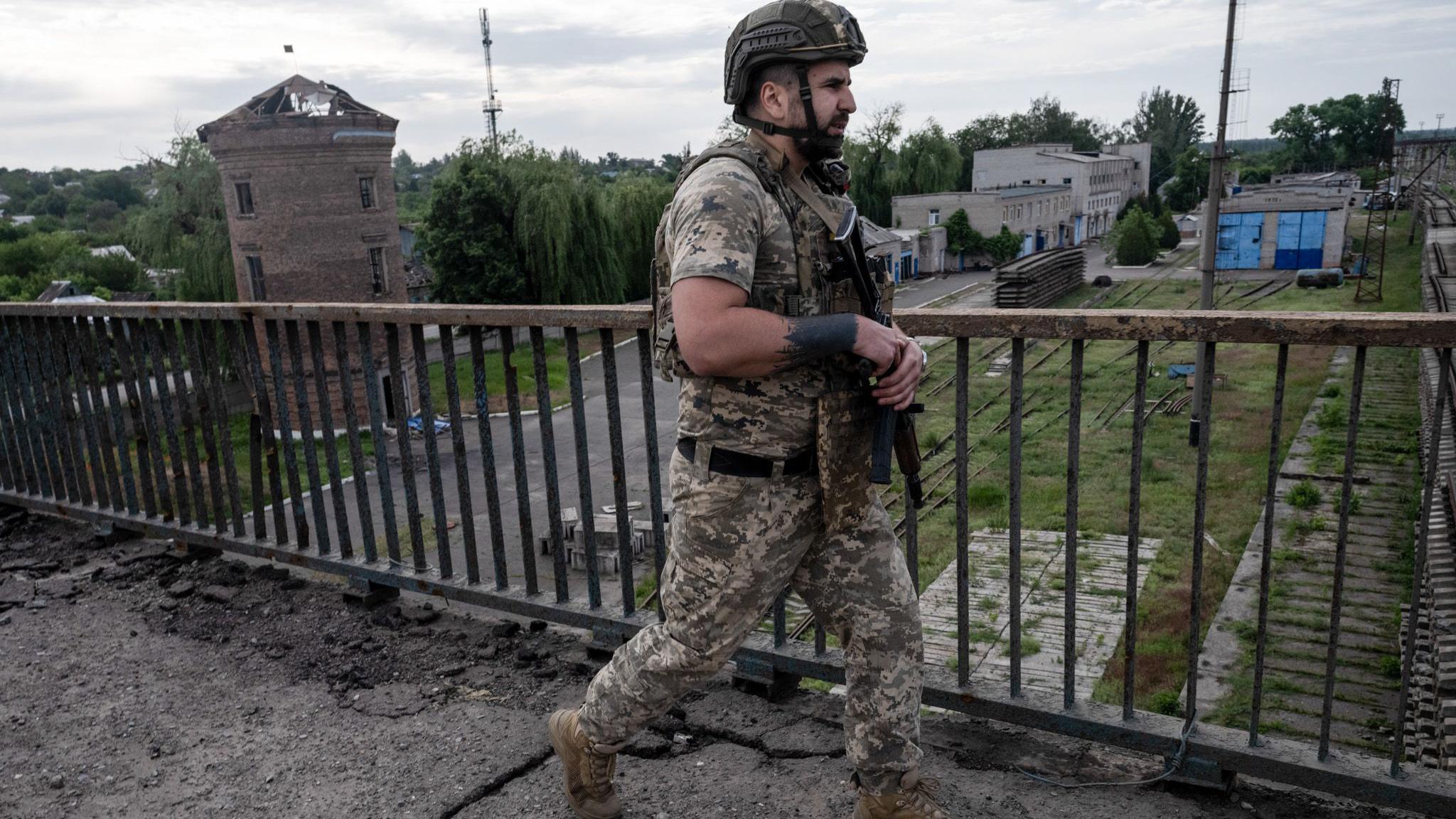 A Ukrainian soldier in Kostyantynivka