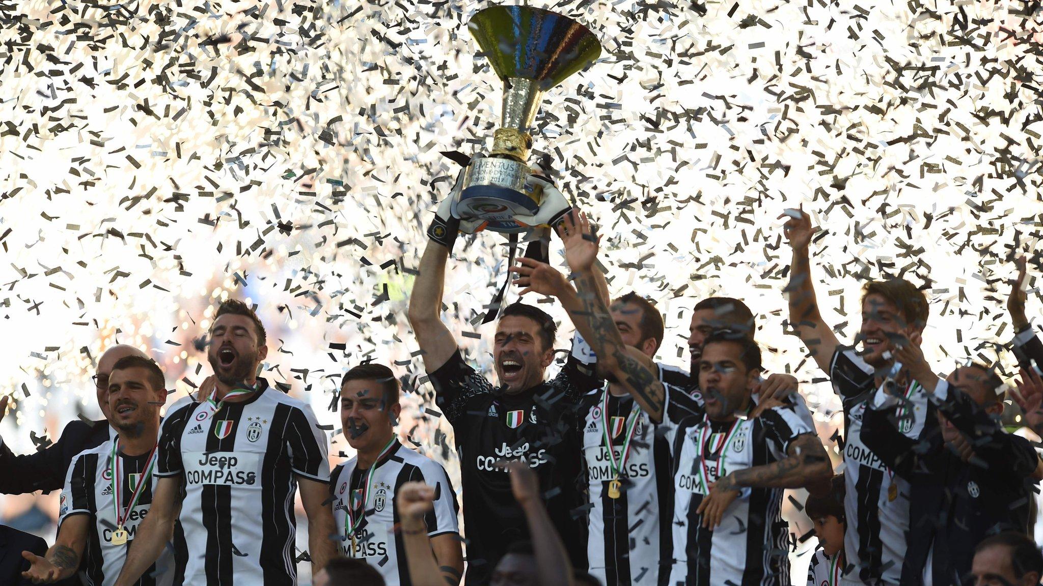 Juventus collect trophy