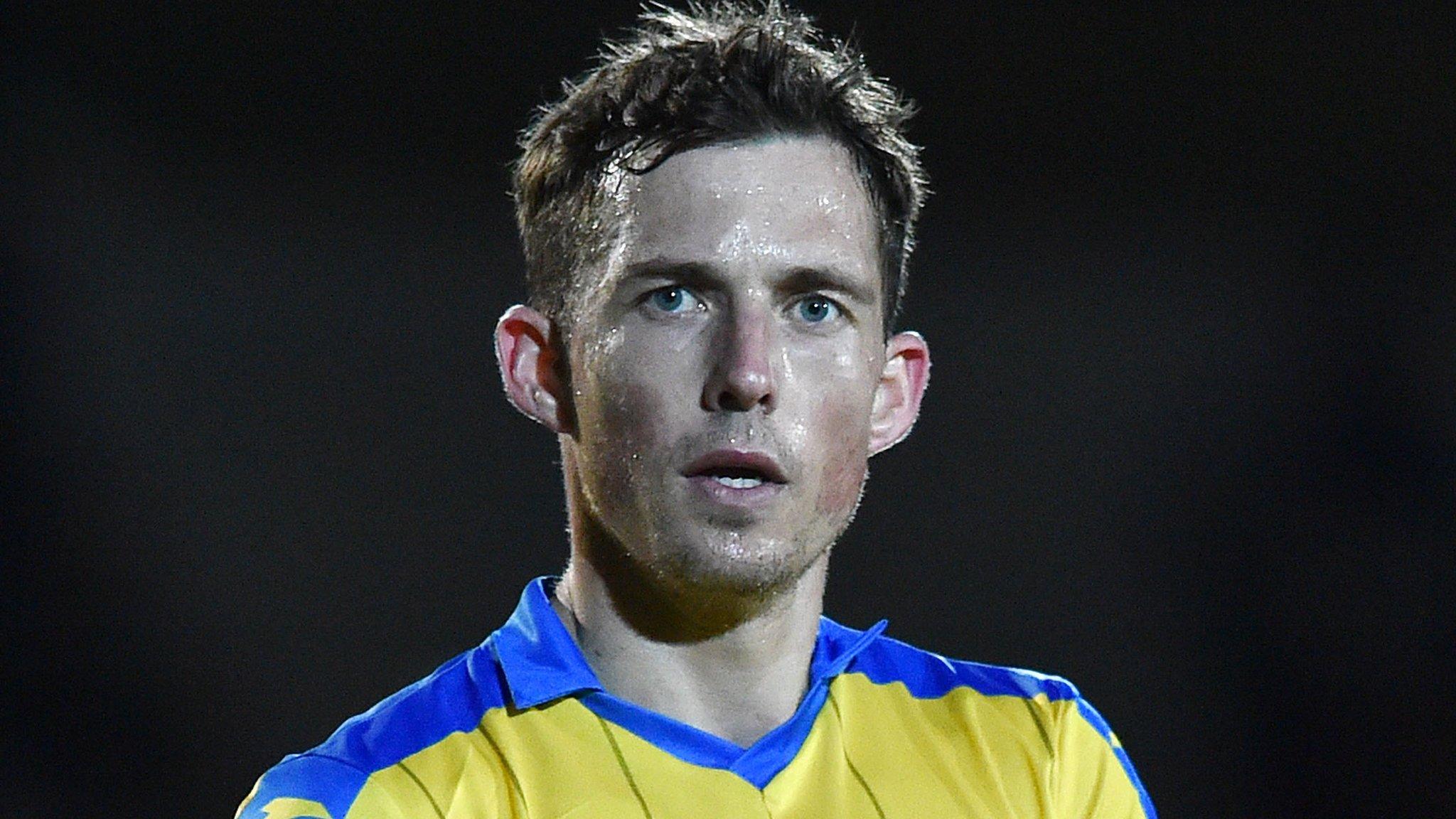 Damon Lathrope playing for Torquay United