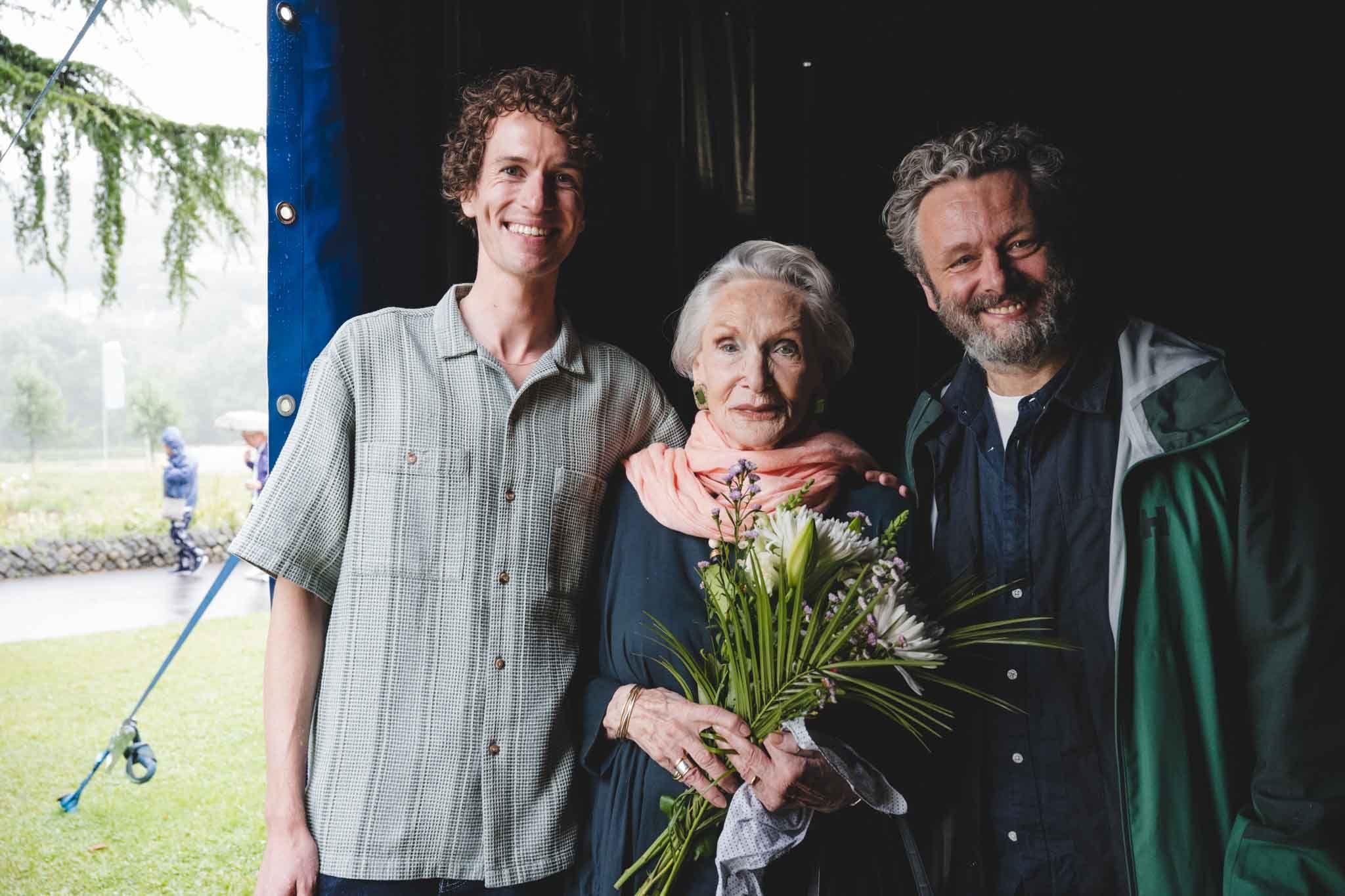 Steffan Donnelly, Siân Phillips a Michael Sheen