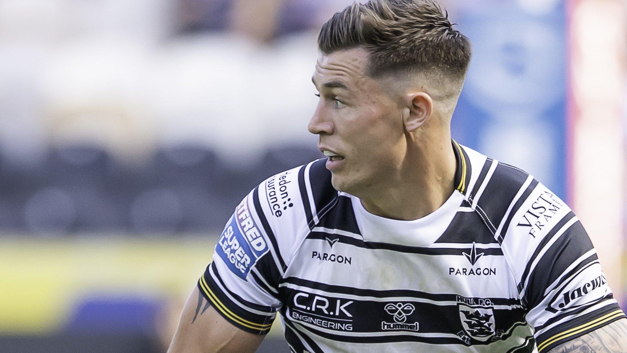 Jamie Shaul looks for options in Hull's game with Leeds