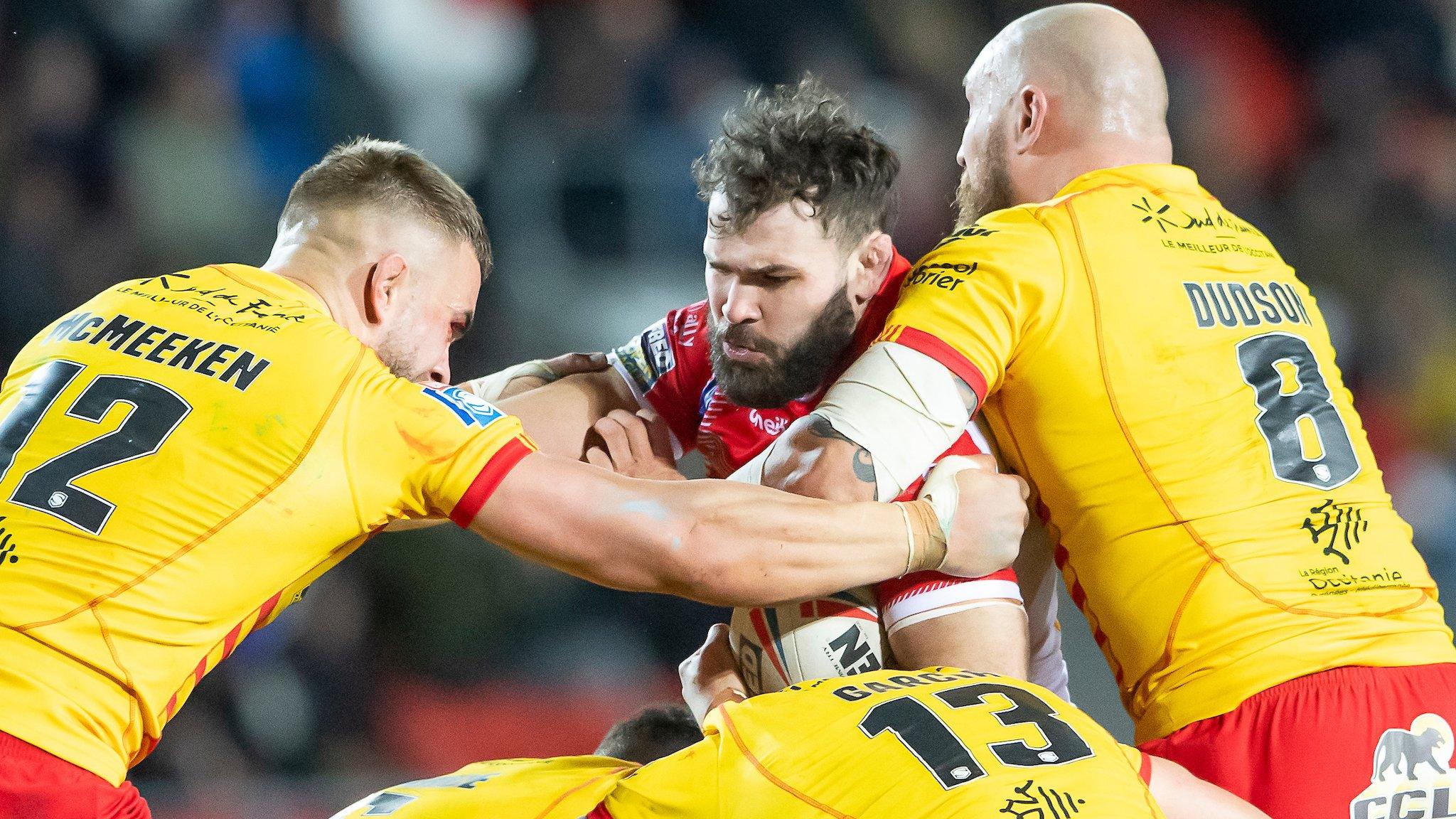 Alex Walmsley tackled by Mike McMeeken, Ben Garcia and Gil Dudson