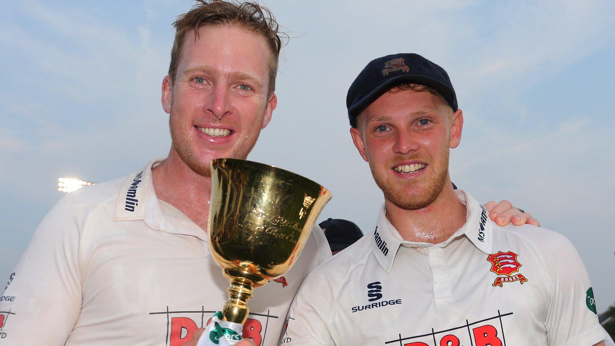 Simon Harmer and Jamie Porter of Essex