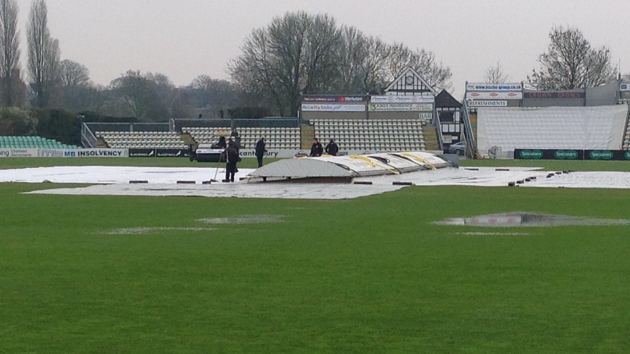 The outfield at New Road remained saturated for the second day running as Worcestershire's opening County Championship match of the season at home to Kent again failed to get started