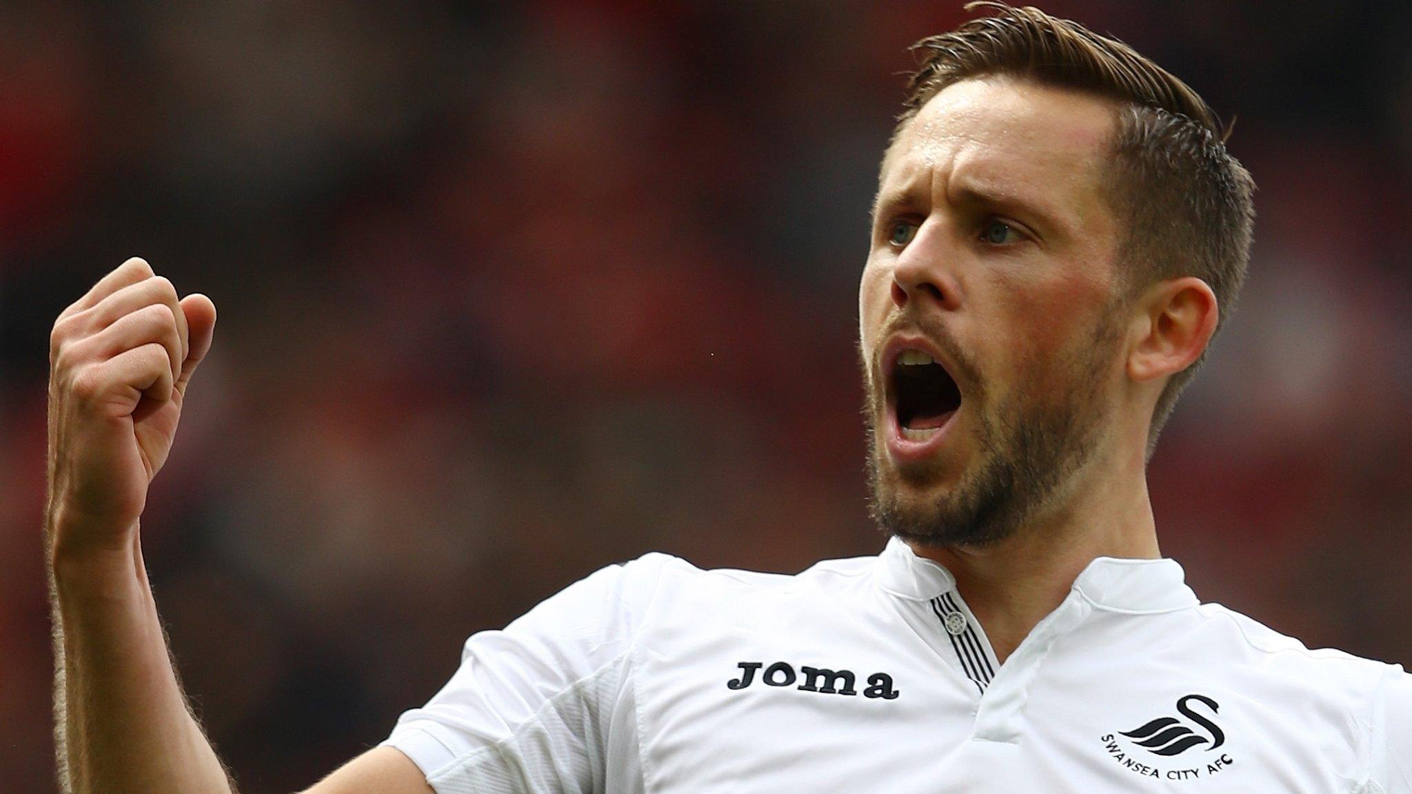 Gylfi Sigurdsson celebrates a goal