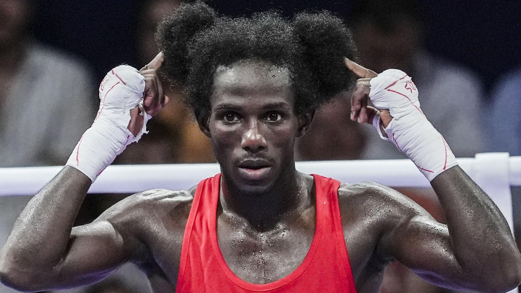 David de Pina celebrates a win at Paris 2024 by pointing to his hair