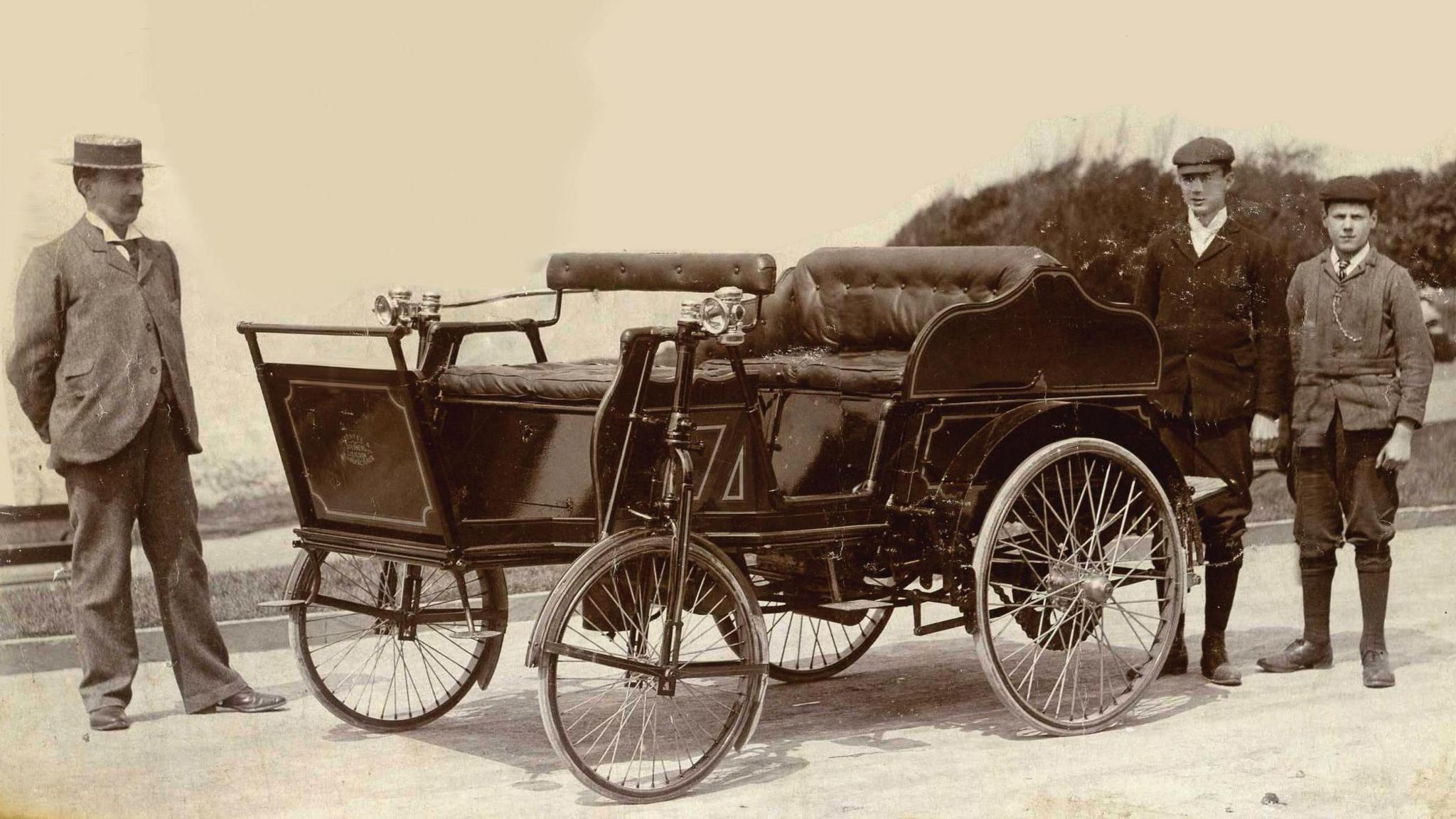 Three Victorian men next to a Stephens motor car. The photo is black and white