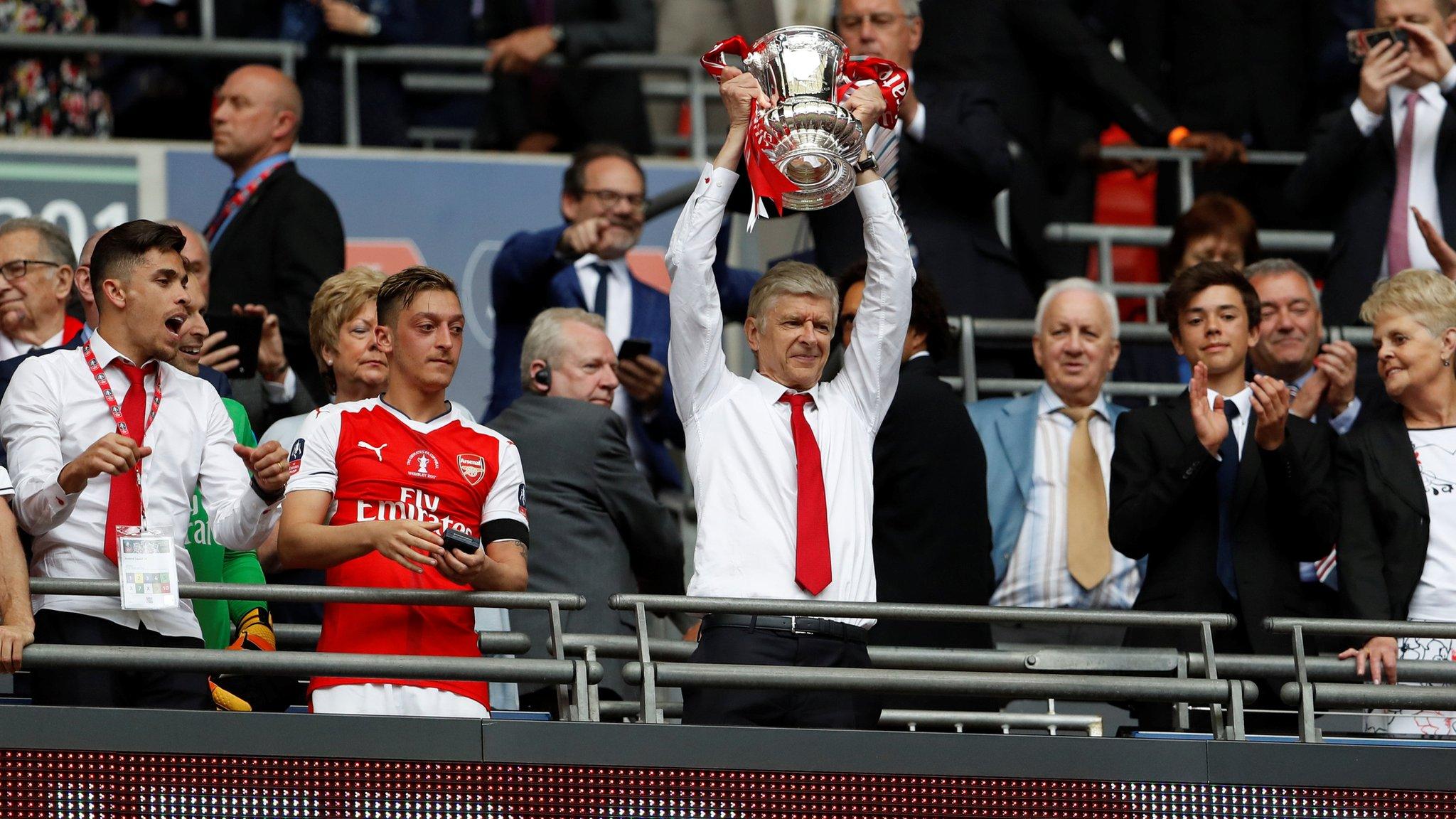 Arsene Wenger celebrates