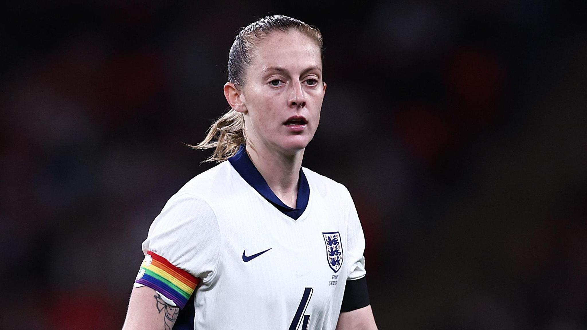 Keira Walsh playing for England